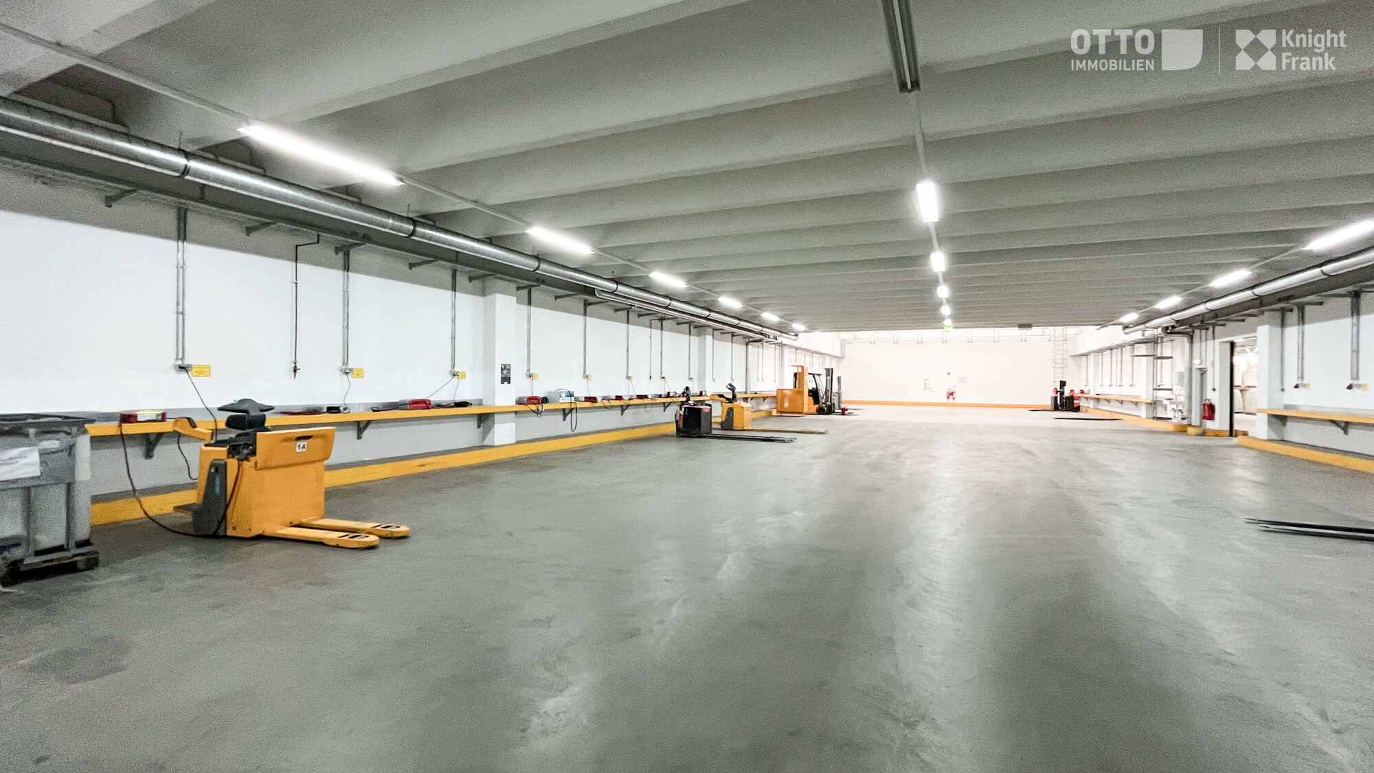 High-quality refrigerated warehouse on the A1 motorway