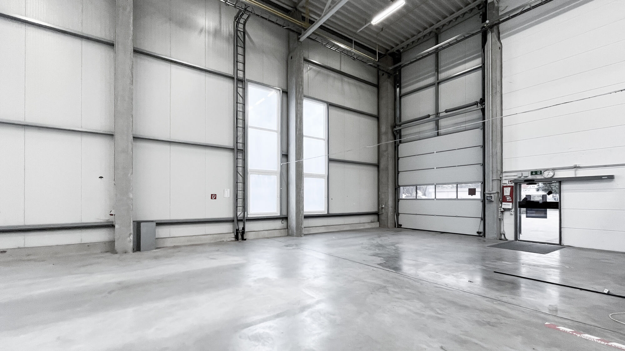 Moderne Lagerhalle im Wiener Norden