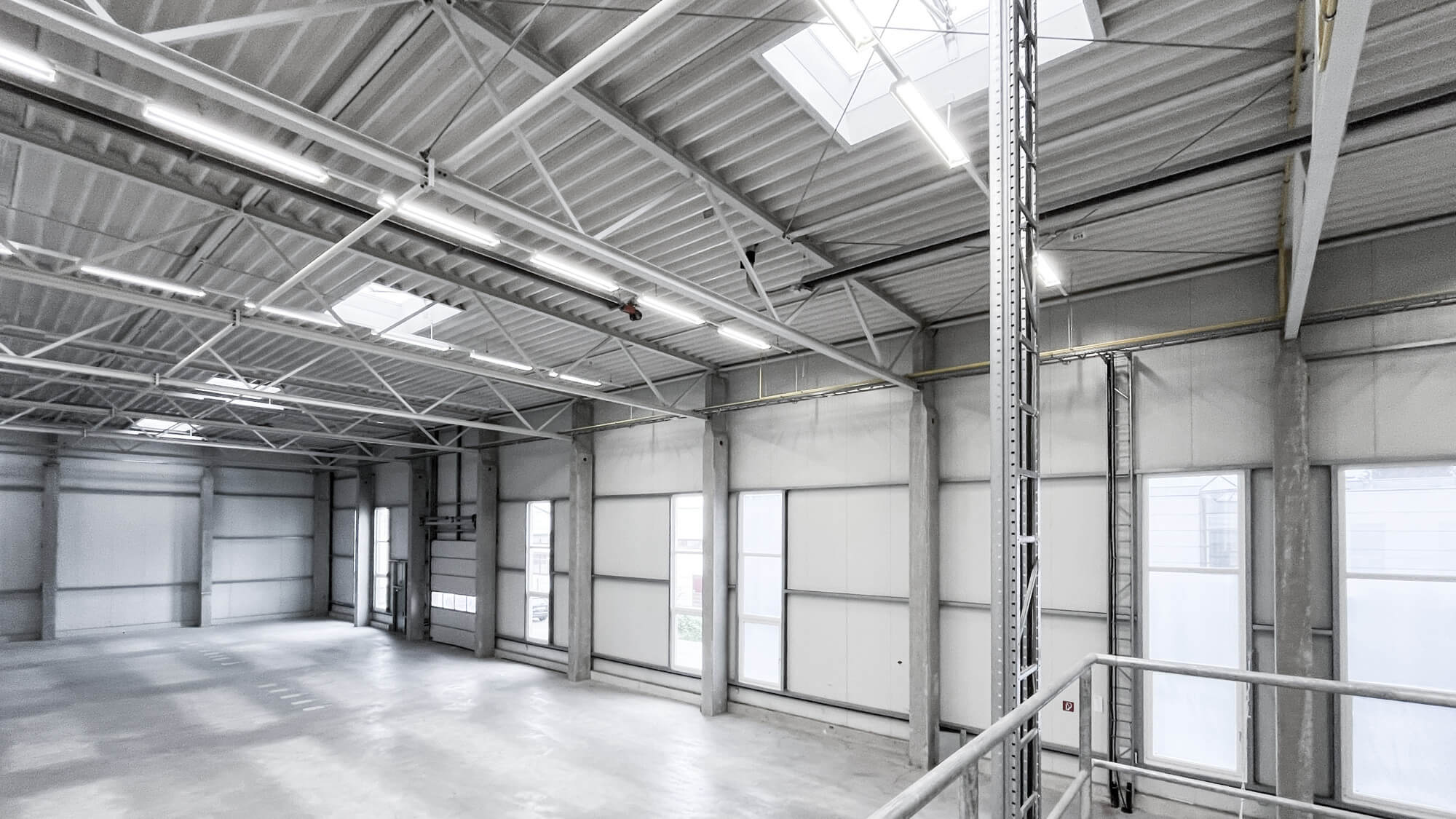 Moderne Lagerhalle im Wiener Norden