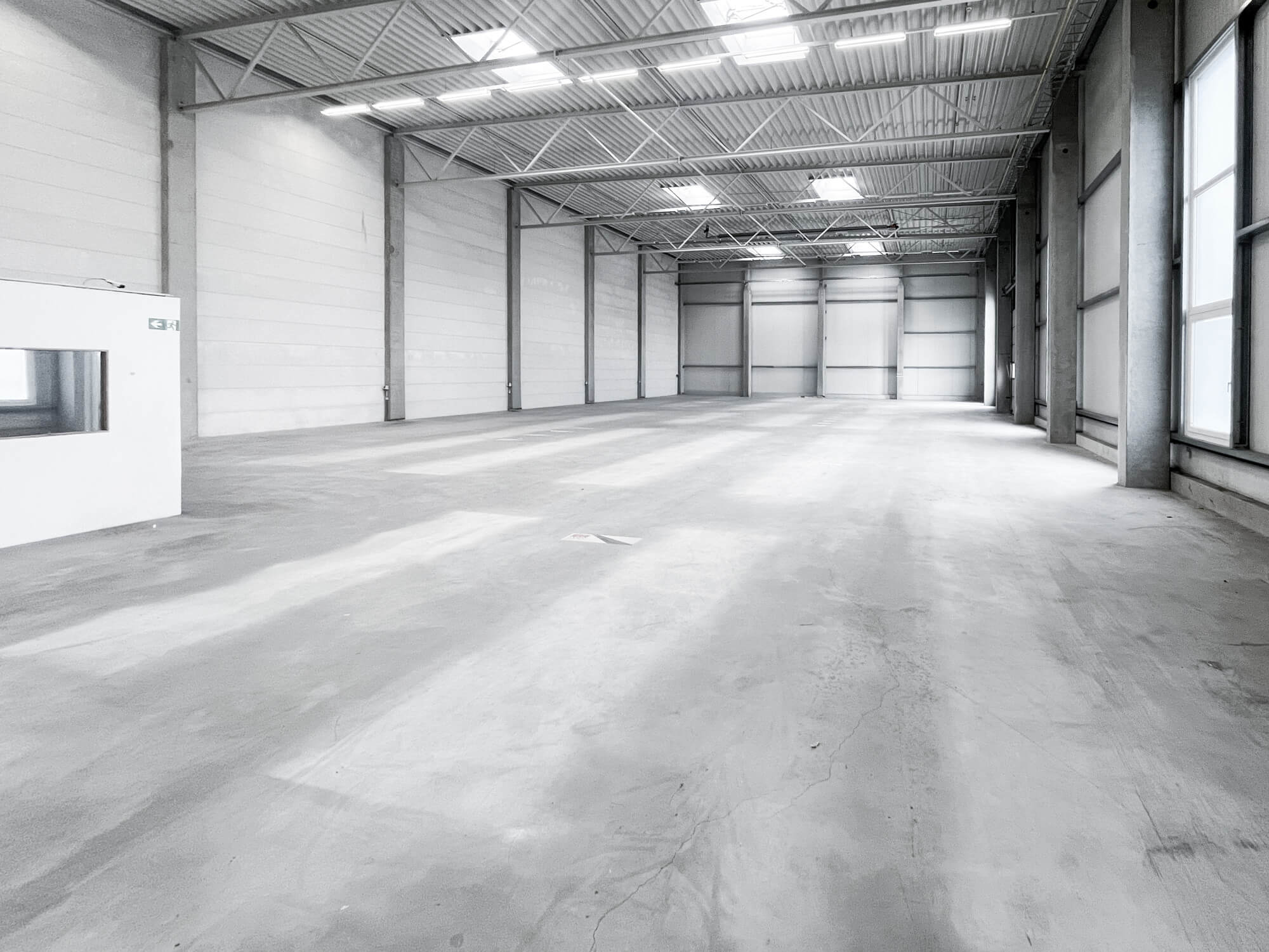 Moderne Lagerhalle im Wiener Norden