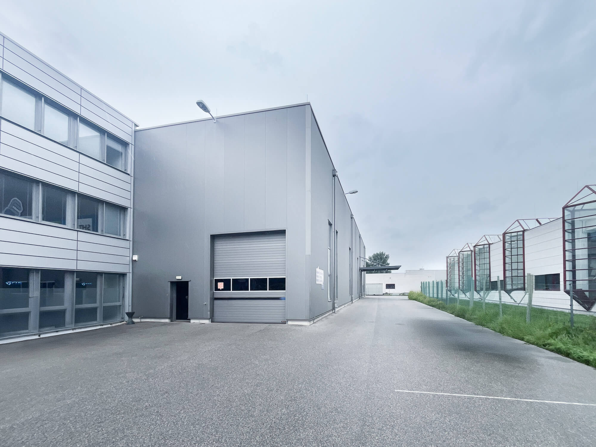 Moderne Lagerhalle im Wiener Norden