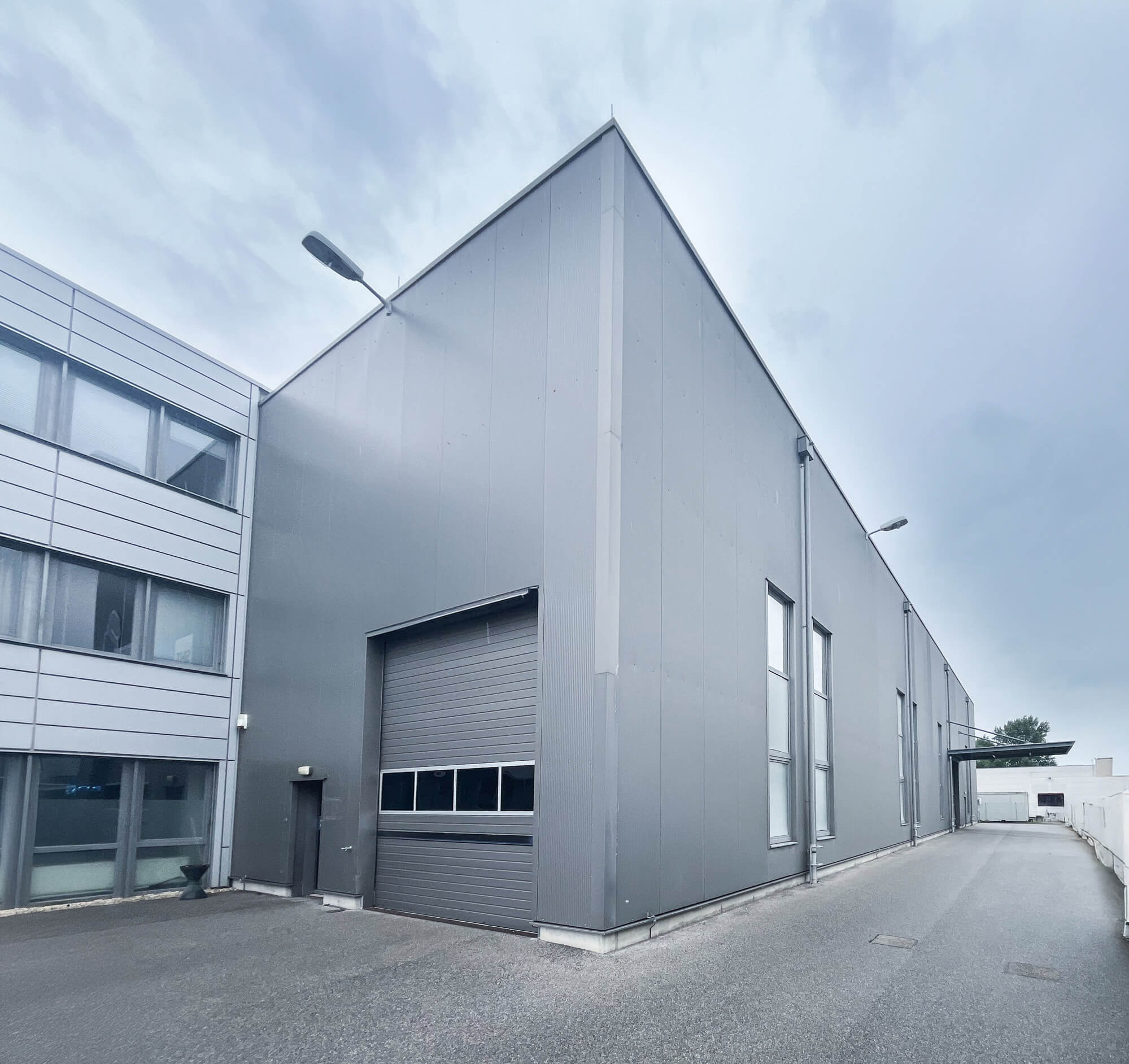 Moderne Lagerhalle im Wiener Norden