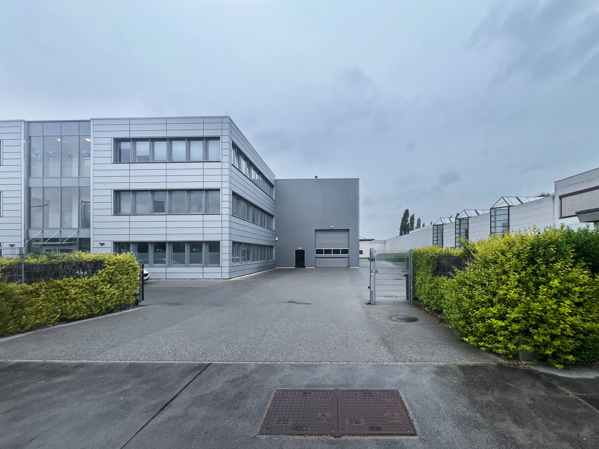 Moderne Lagerhalle im Wiener Norden