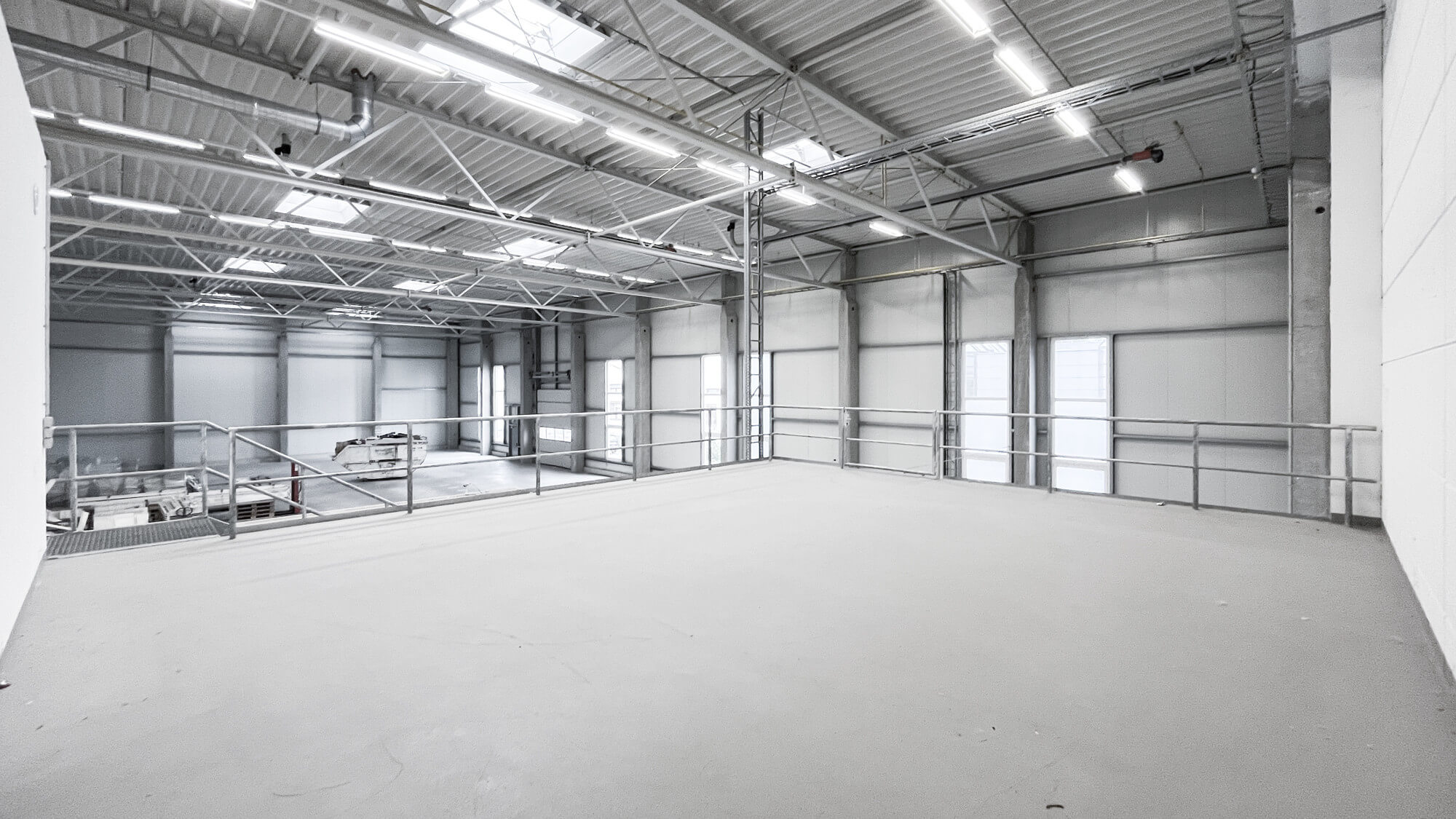 Moderne Lagerhalle im Wiener Norden