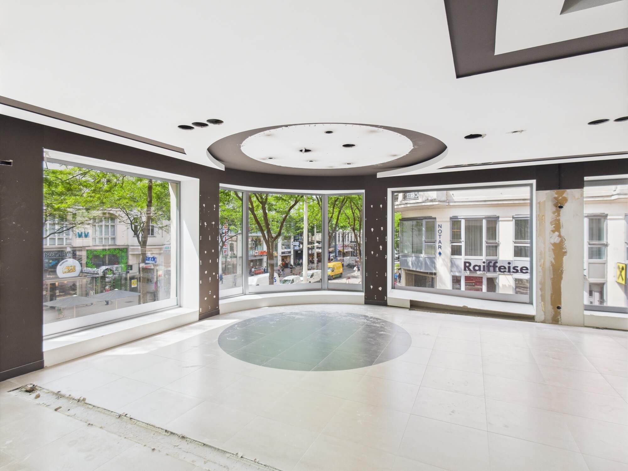 Top Corner-store on Mariahilfer Straße