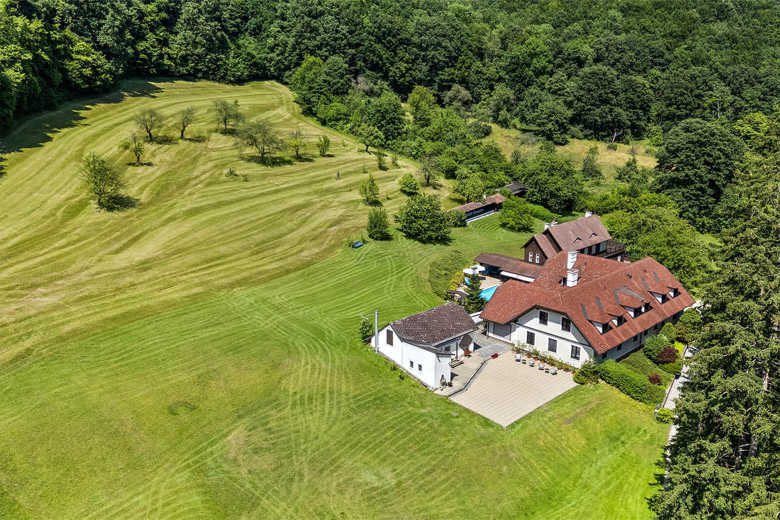 Spacious estate near Klosterneuburg