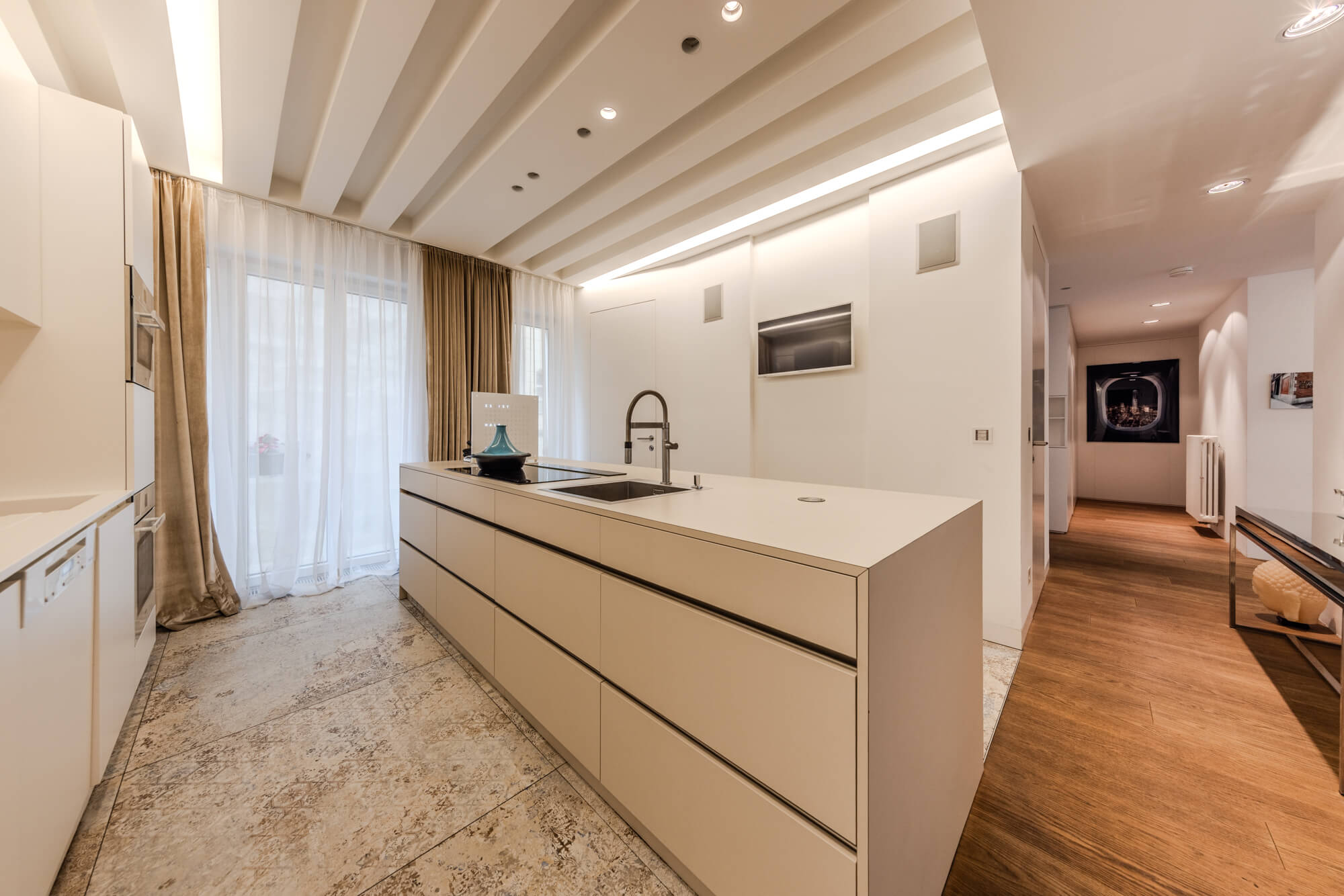 Furnished 4-room apartment near Stephansplatz
