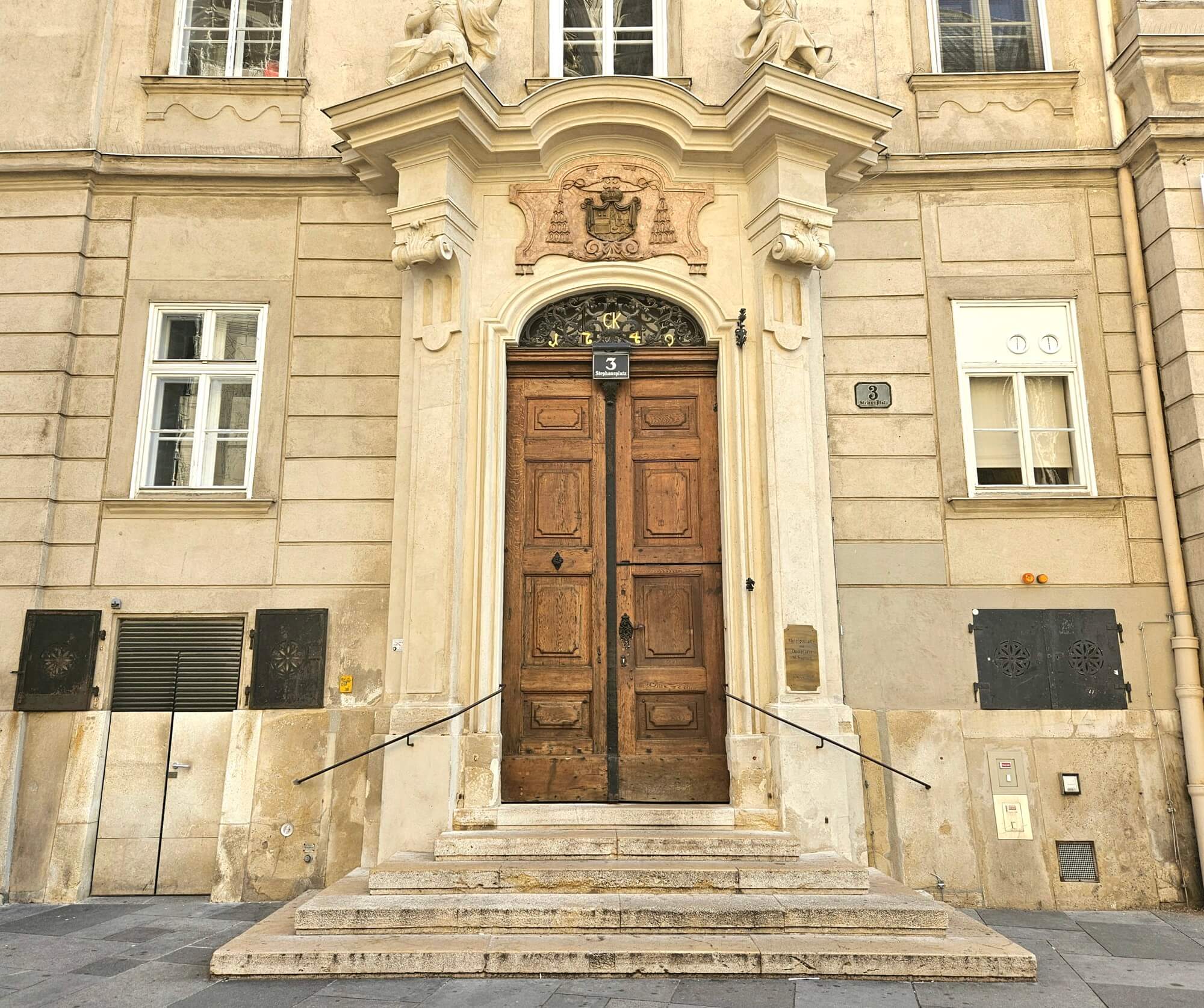 Dachgeschossbüro mit Terrasse und Blick auf den Stephansdom!