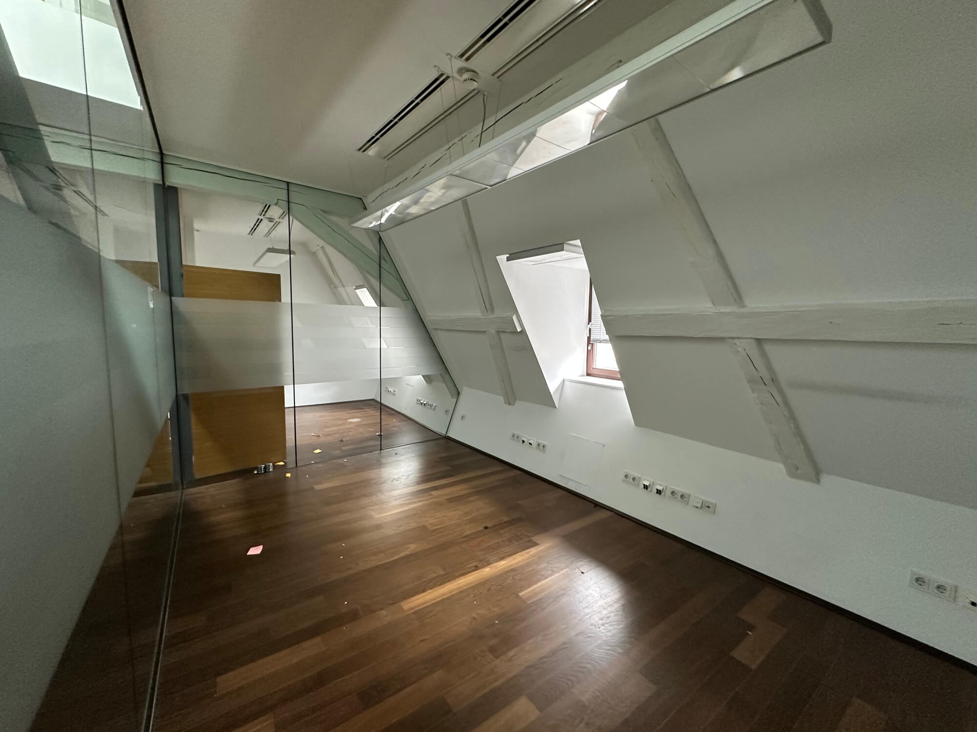 Dachgeschossbüro mit Terrasse und Blick auf den Stephansdom!