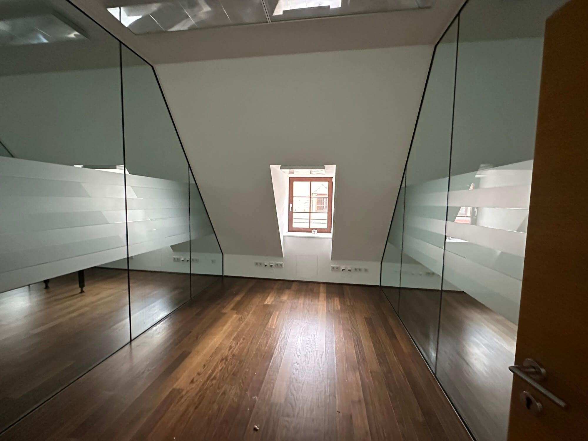 Dachgeschossbüro mit Terrasse und Blick auf den Stephansdom!