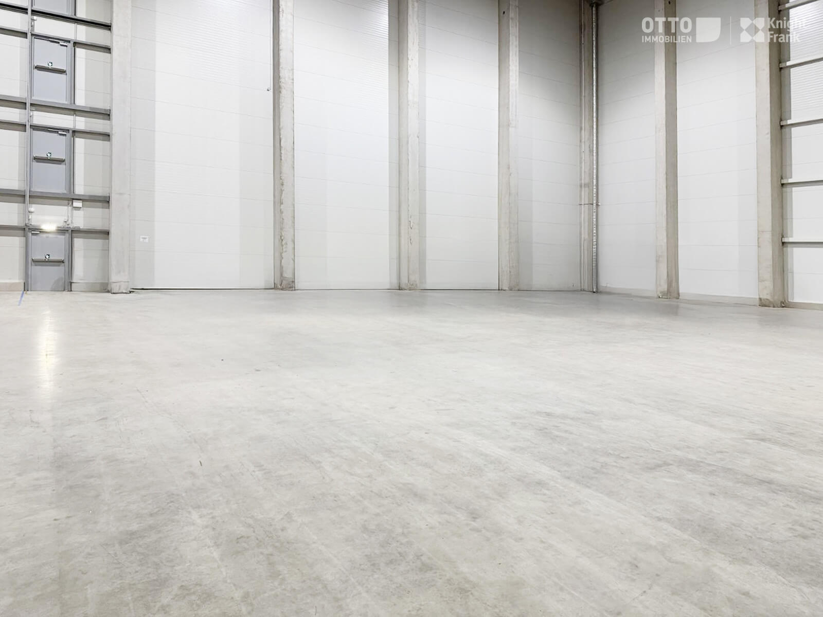 Modern warehouse space ideal for quiet pallet storage