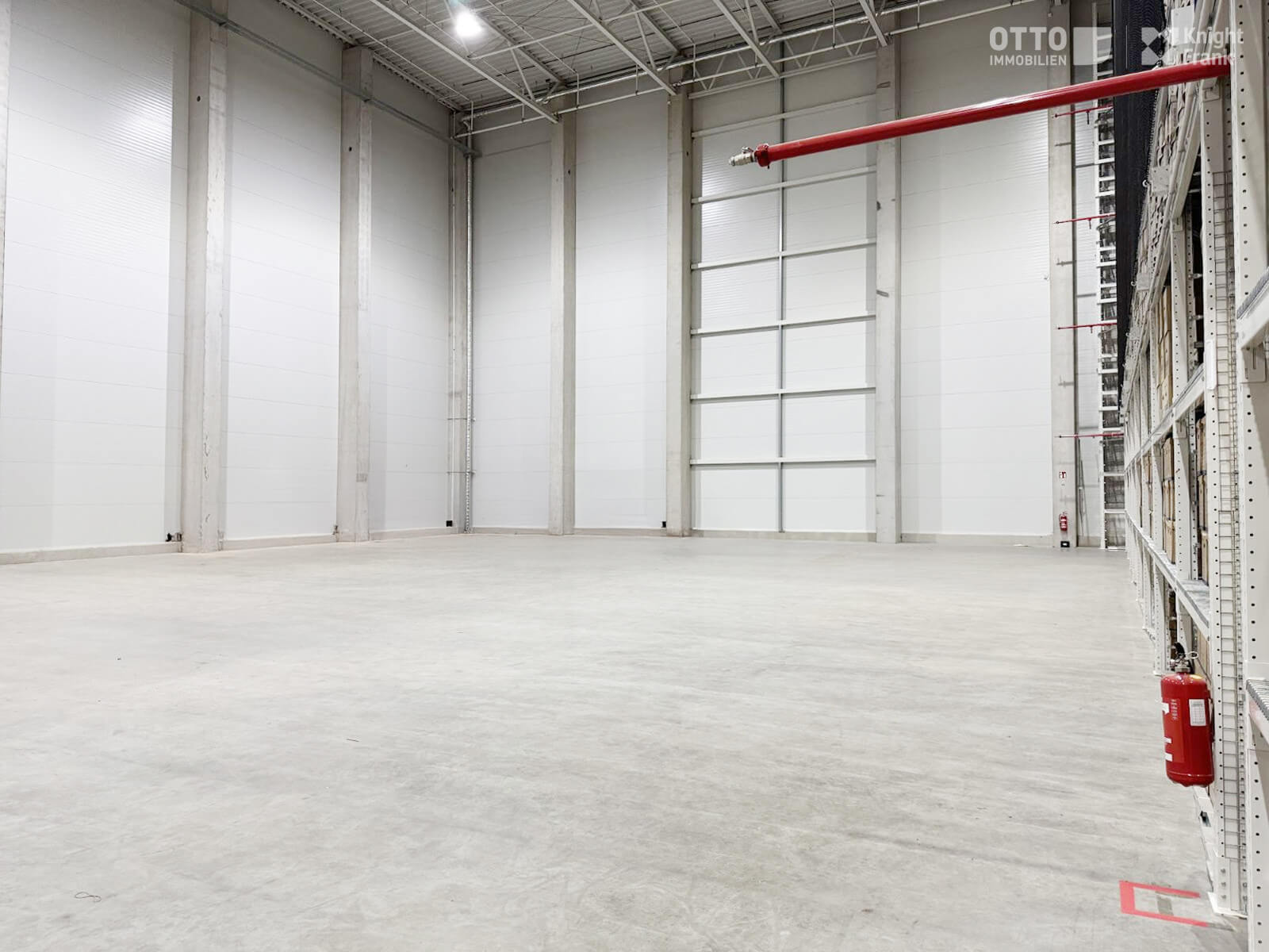 Modern warehouse space ideal for quiet pallet storage