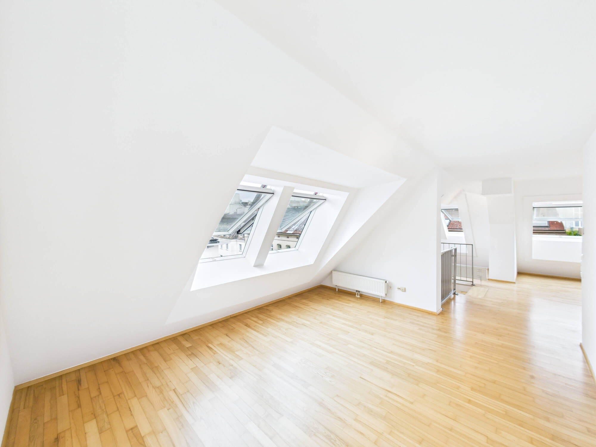 Two-room maisonette with outdoor space and parking spot in Hernals.