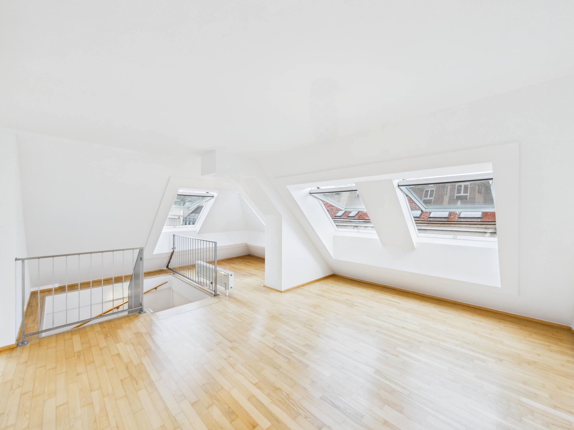 Two-room maisonette with outdoor space and parking spot in Hernals.