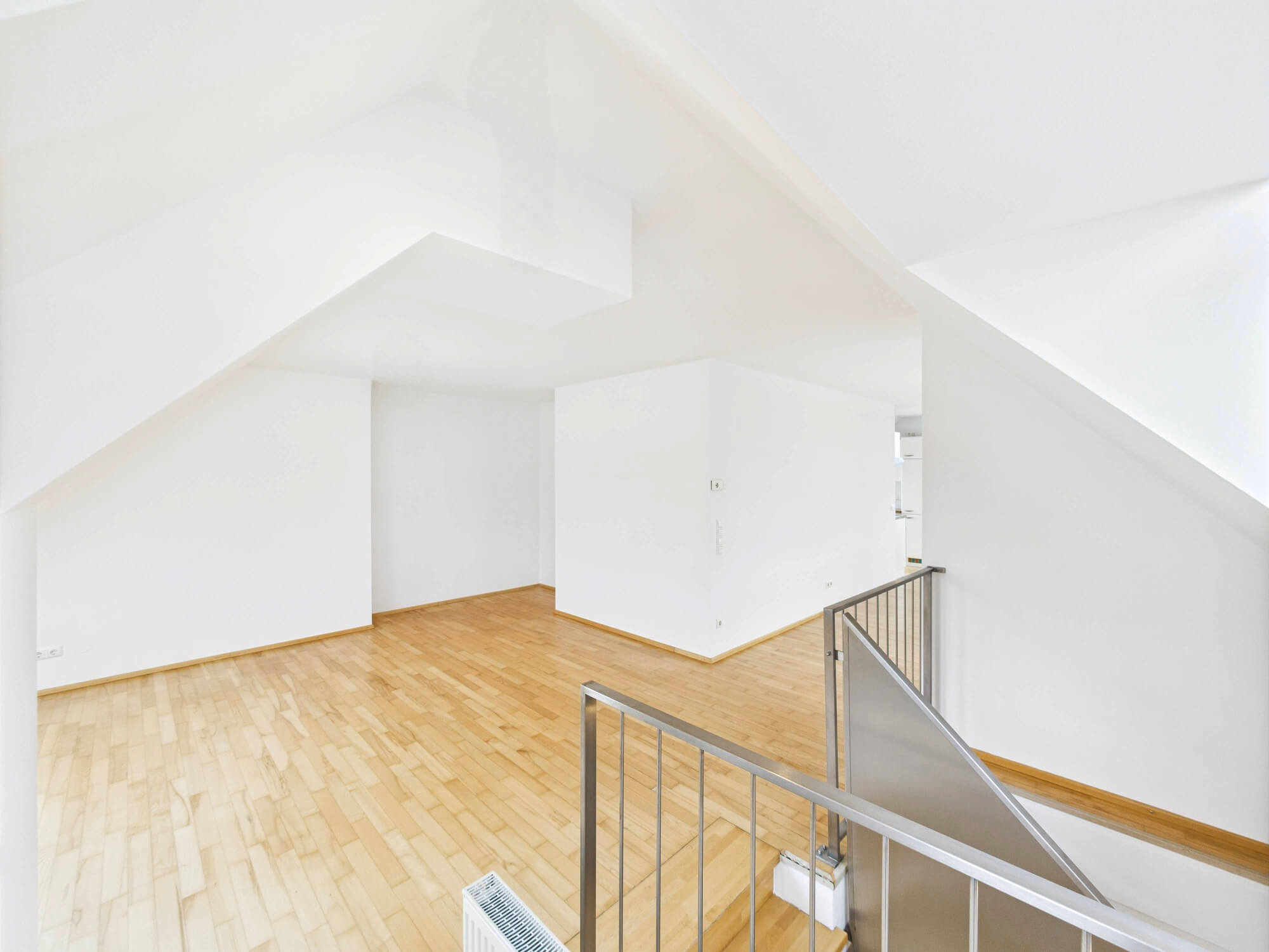 Two-room maisonette with outdoor space and parking spot in Hernals.