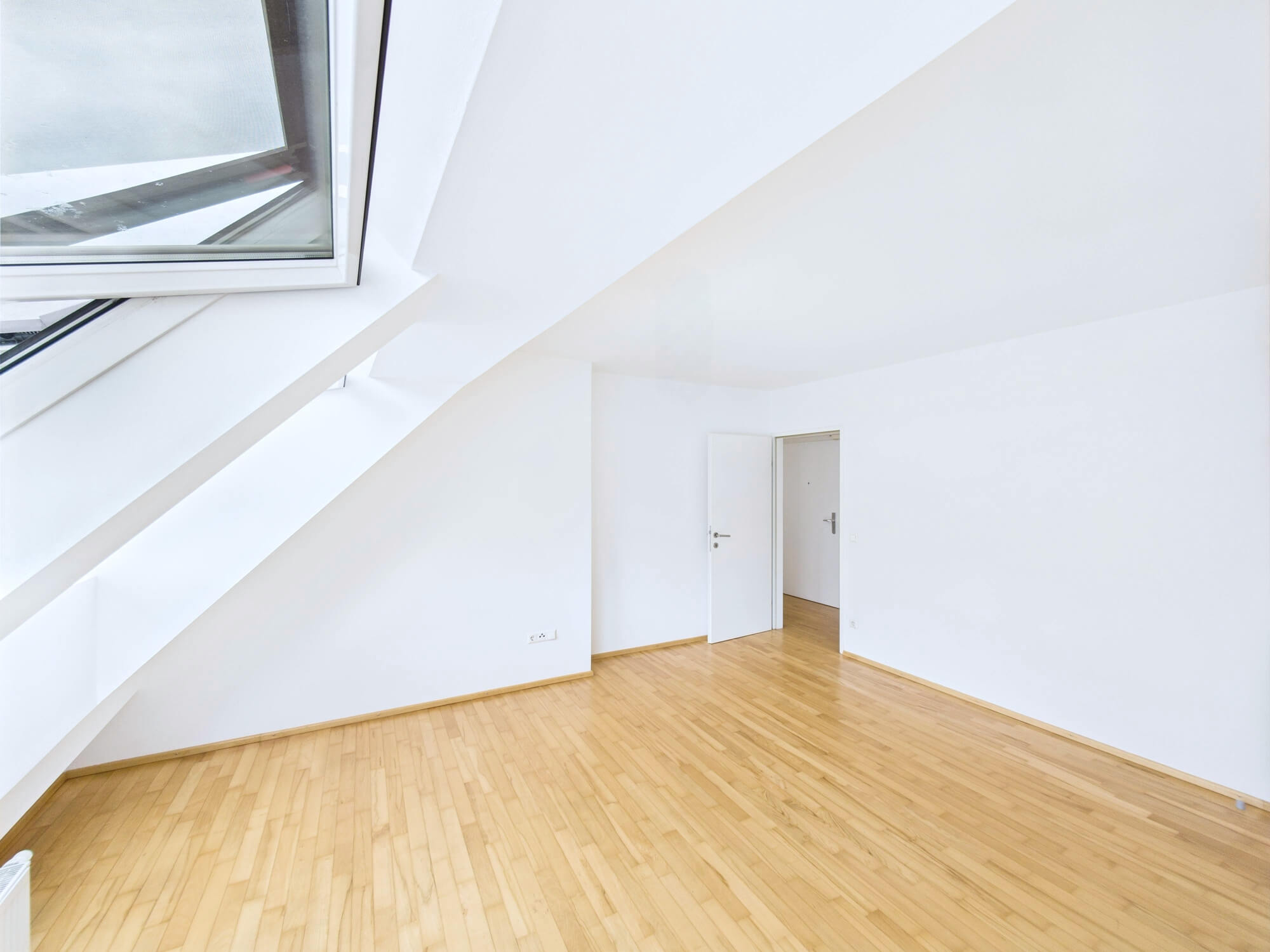 Two-room maisonette with outdoor space and parking spot in Hernals.