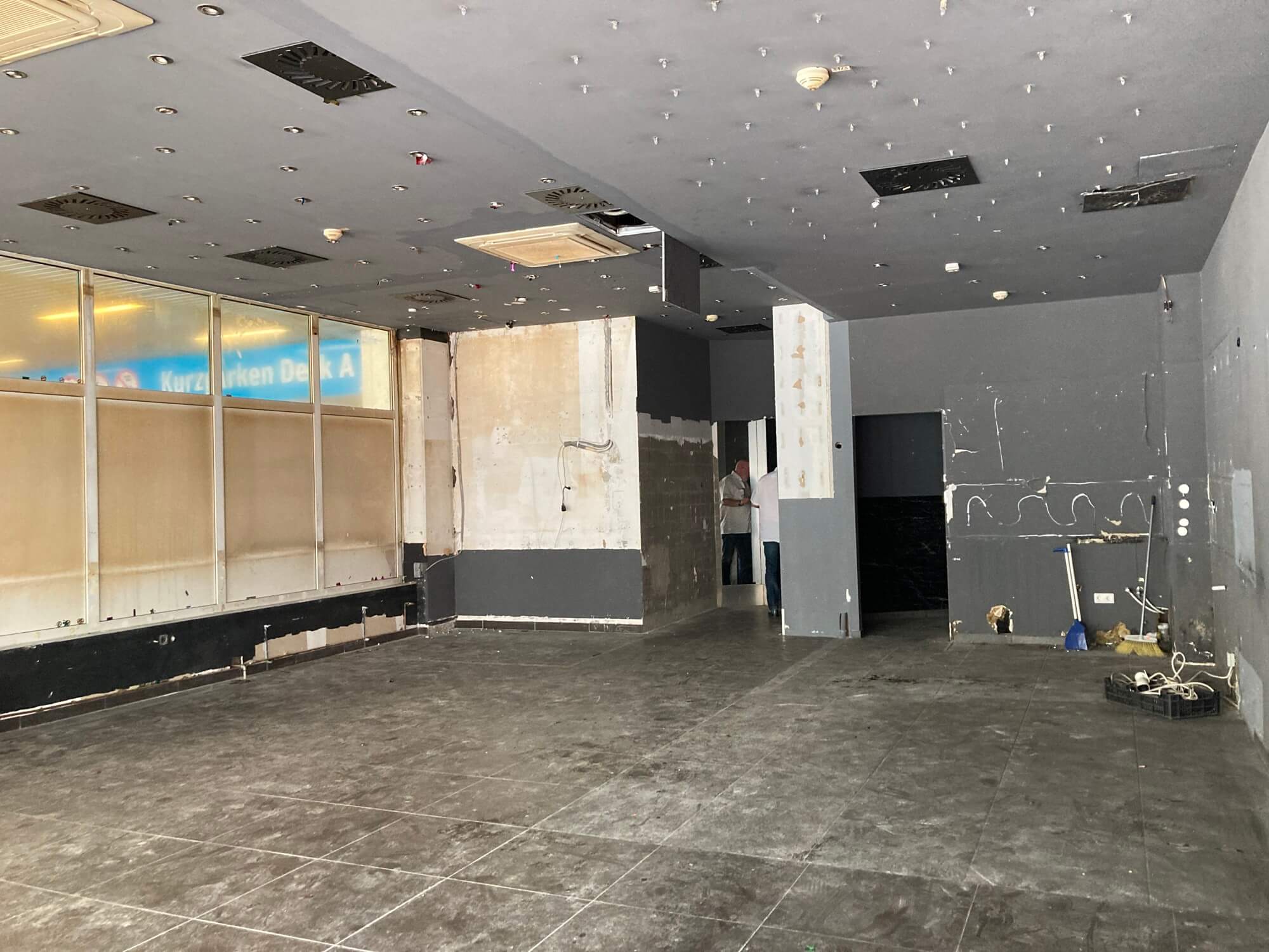 Attractive retail space in busy location