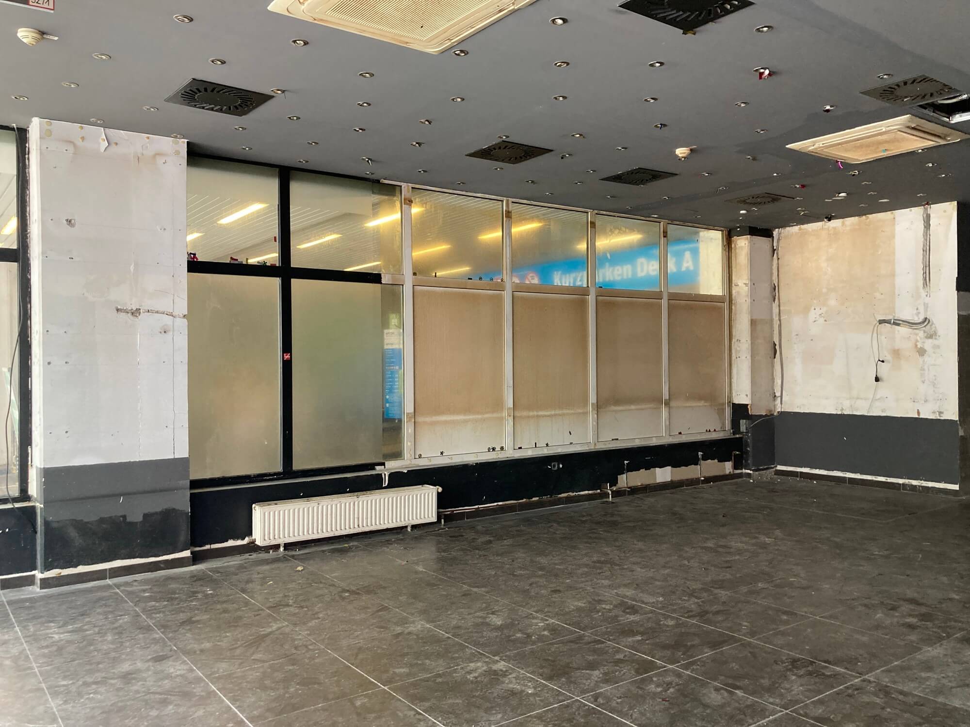 Attractive retail space in busy location