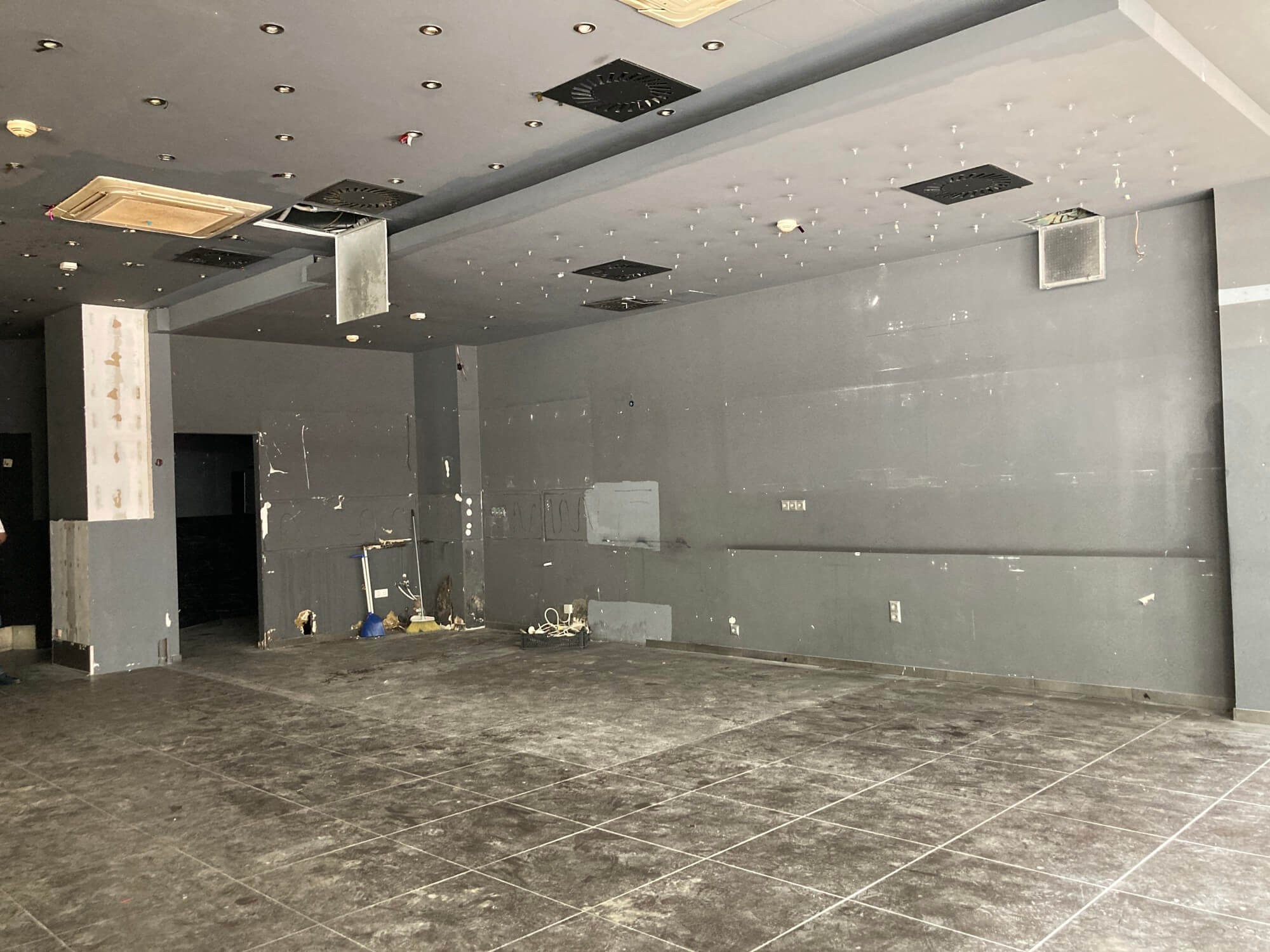 Attractive retail space in busy location