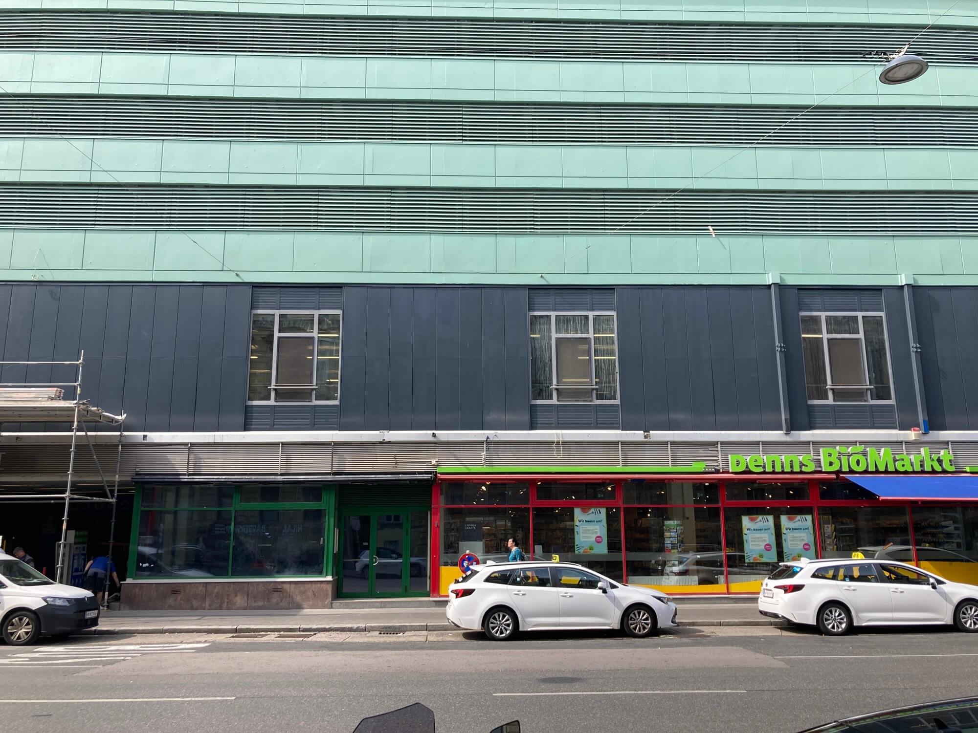 Attractive retail space in busy location