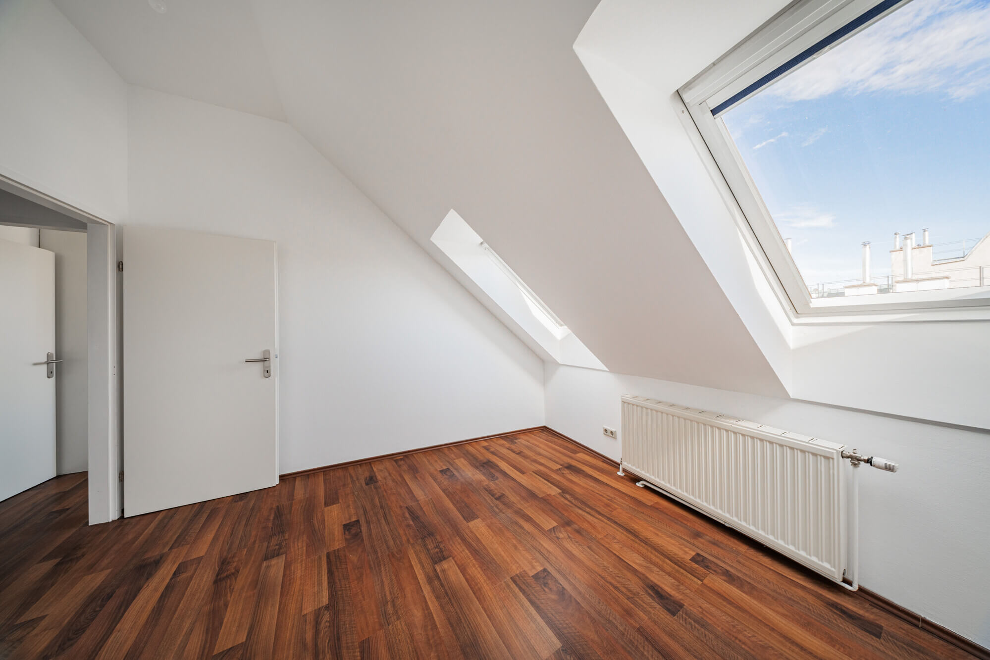 4-room apartment on the top floor with green views