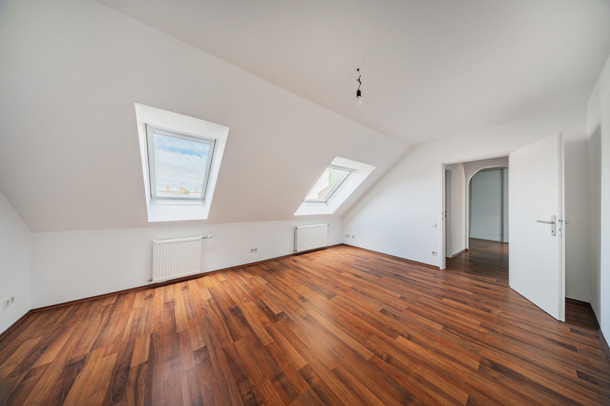 4-room apartment on the top floor with green views