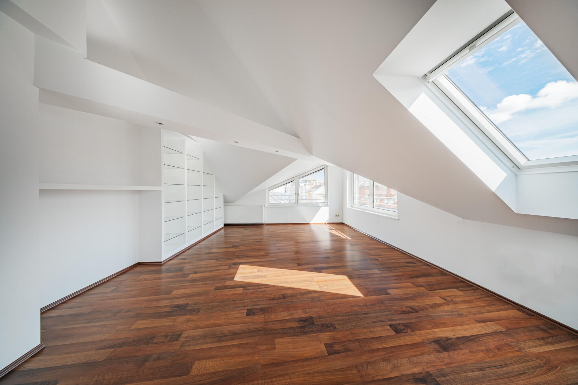 4-room apartment on the top floor with green views