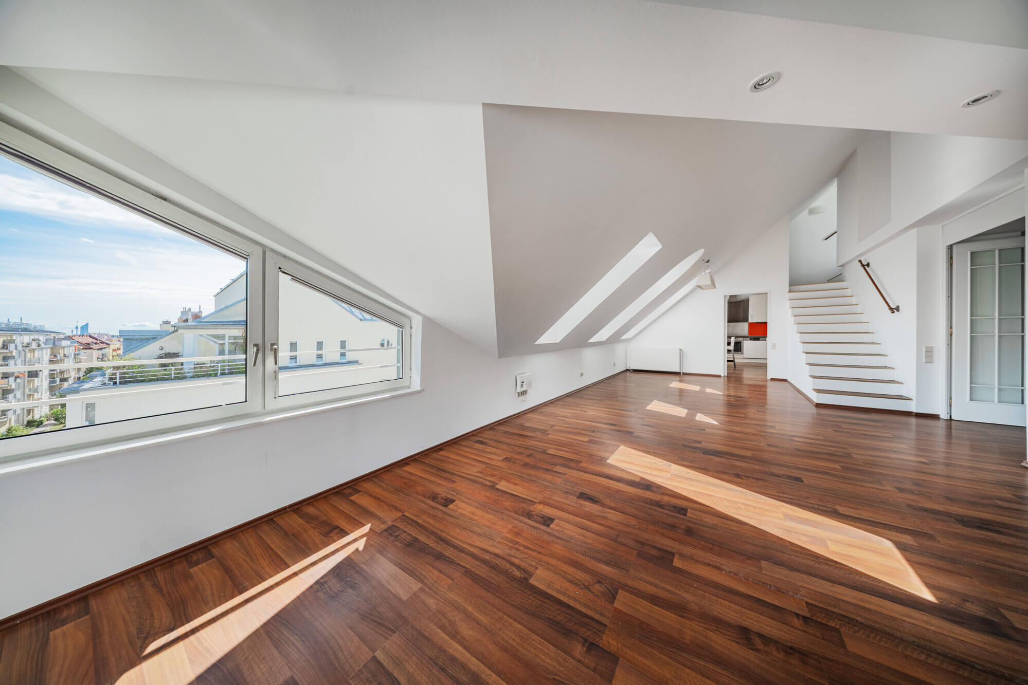 4-room apartment on the top floor with green views