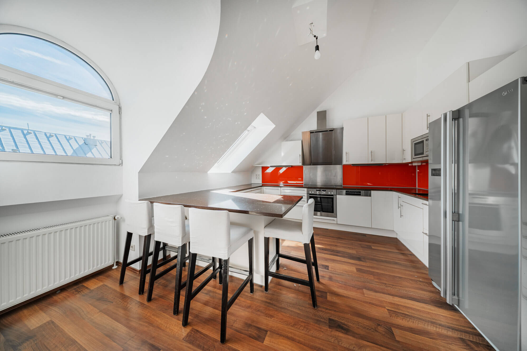 4-room apartment on the top floor with green views