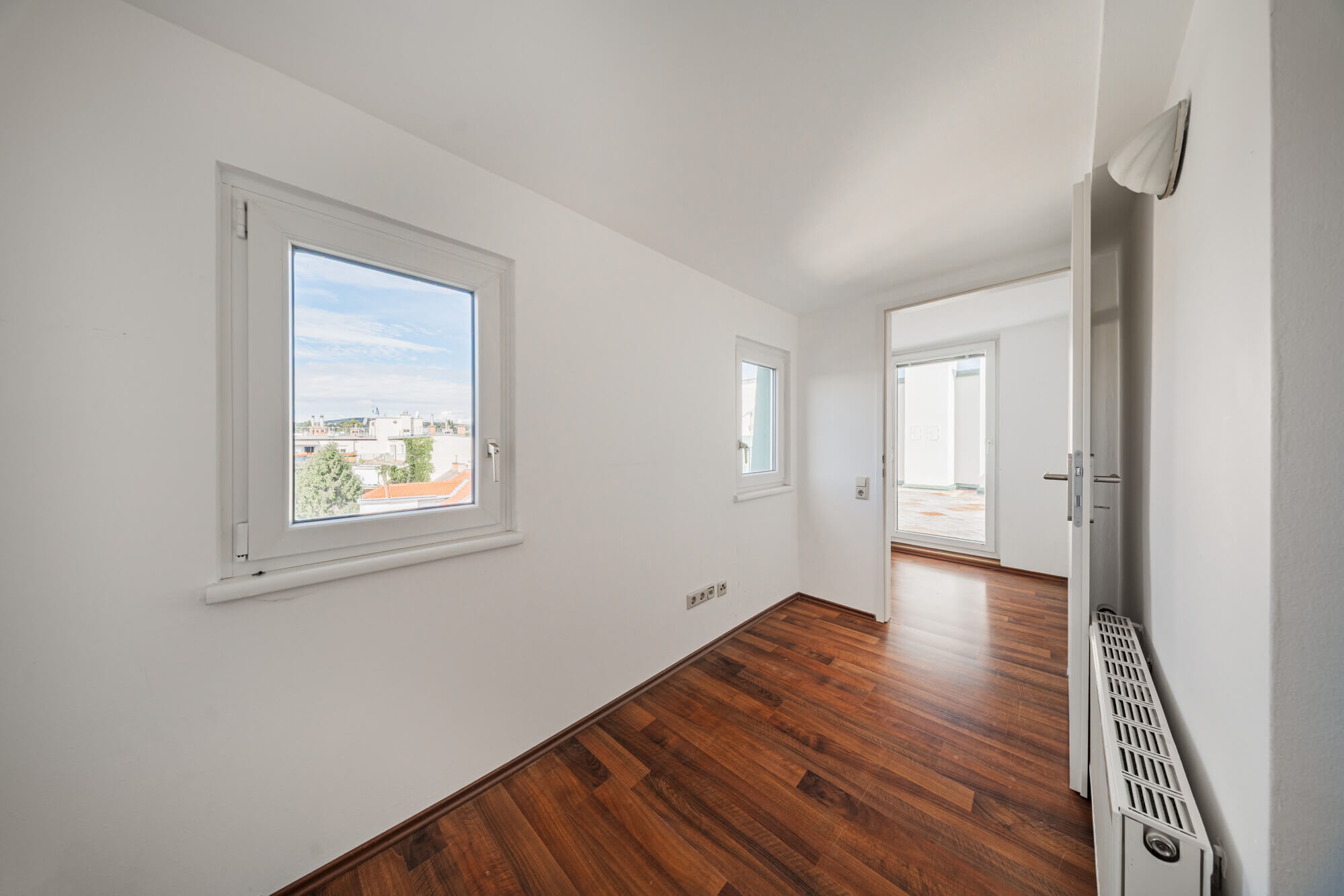 4-room apartment on the top floor with green views