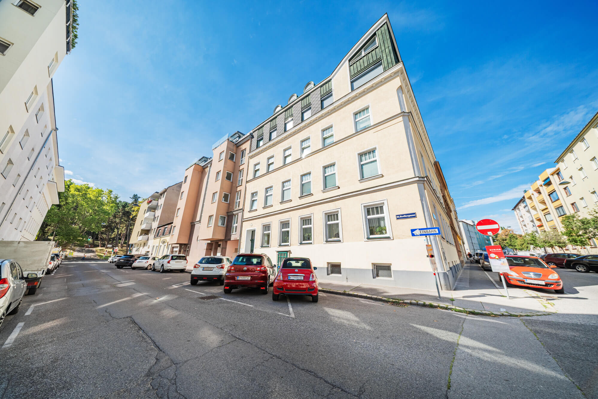 4-room apartment on the top floor with green views