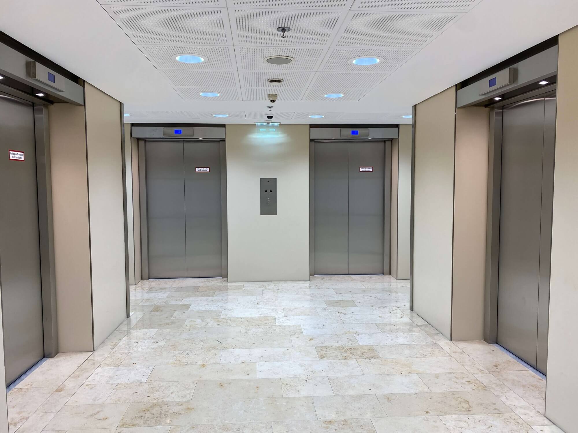 ANDROMEDA TOWER - Loftartiges Büro