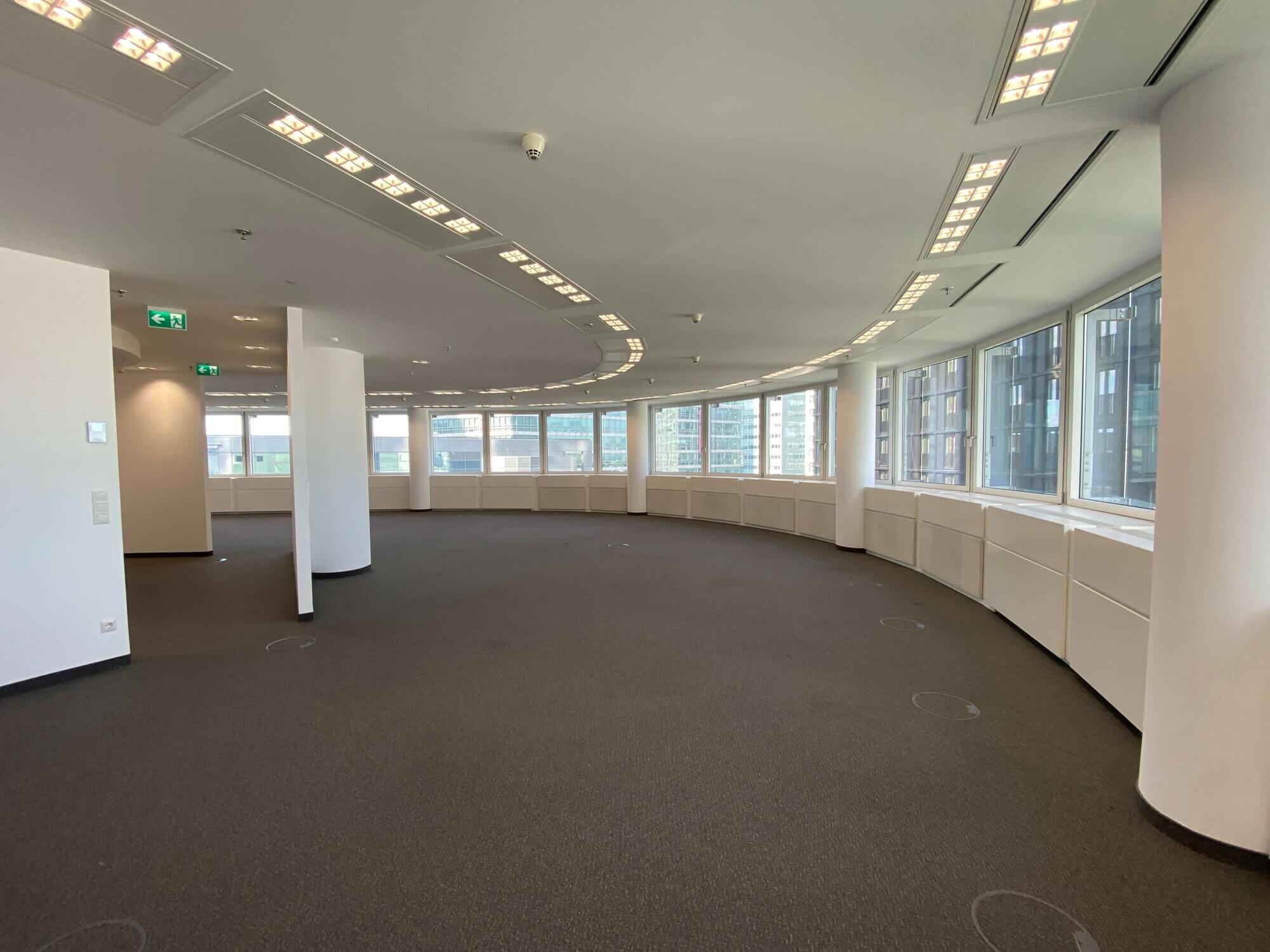 ANDROMEDA TOWER - Loftartiges Büro