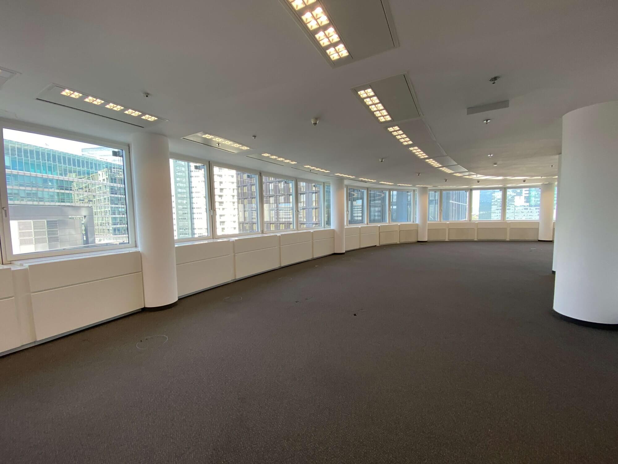 ANDROMEDA TOWER - Loftartiges Büro