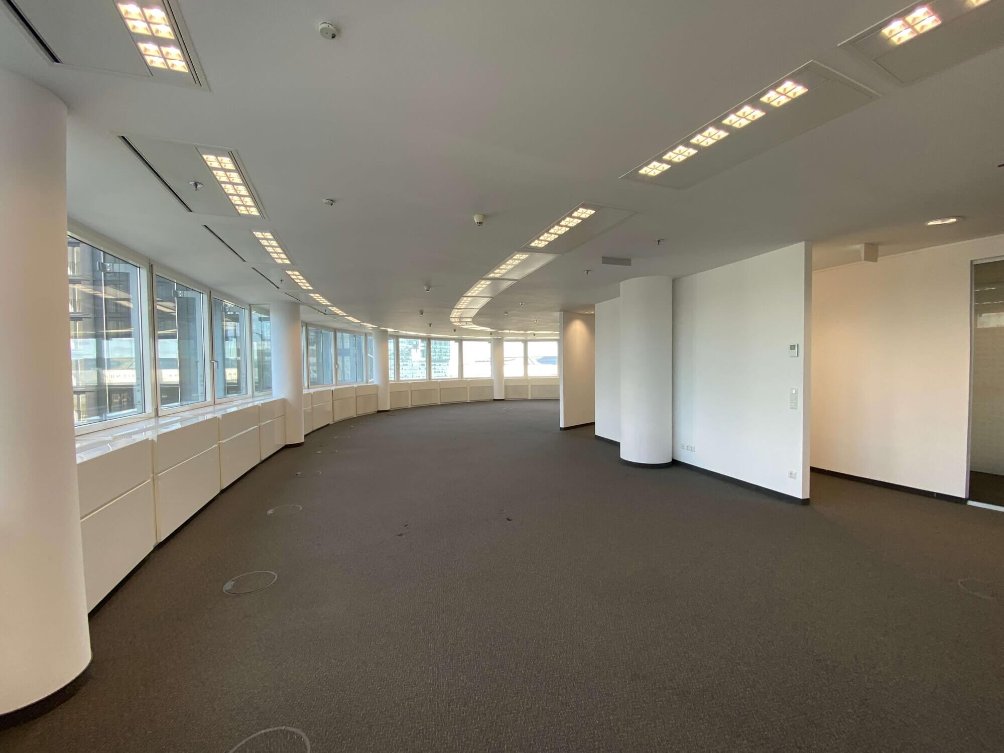 ANDROMEDA TOWER - Loftartiges Büro