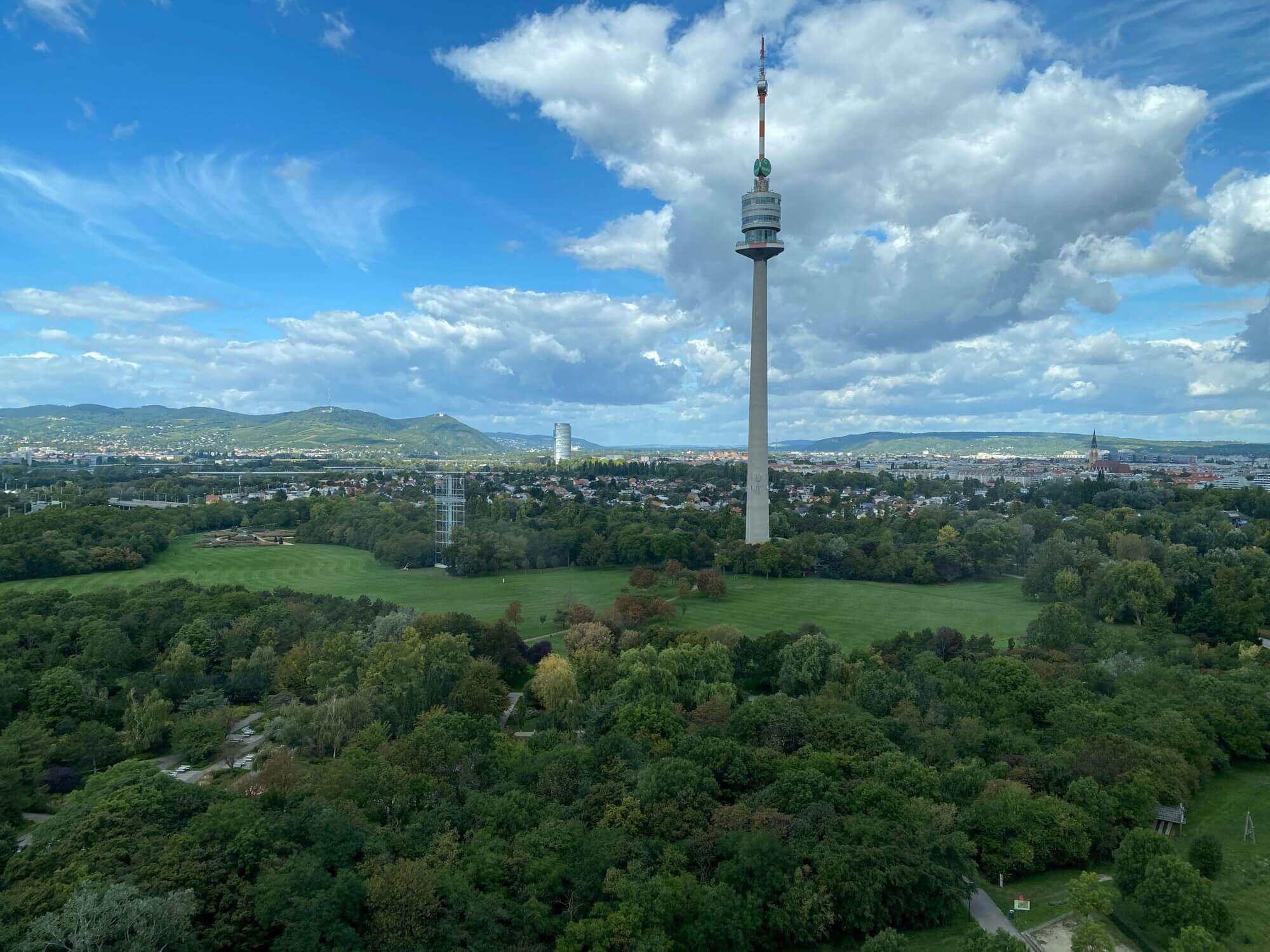 Moderne Büros mit Weitblick - SATURN TOWER
