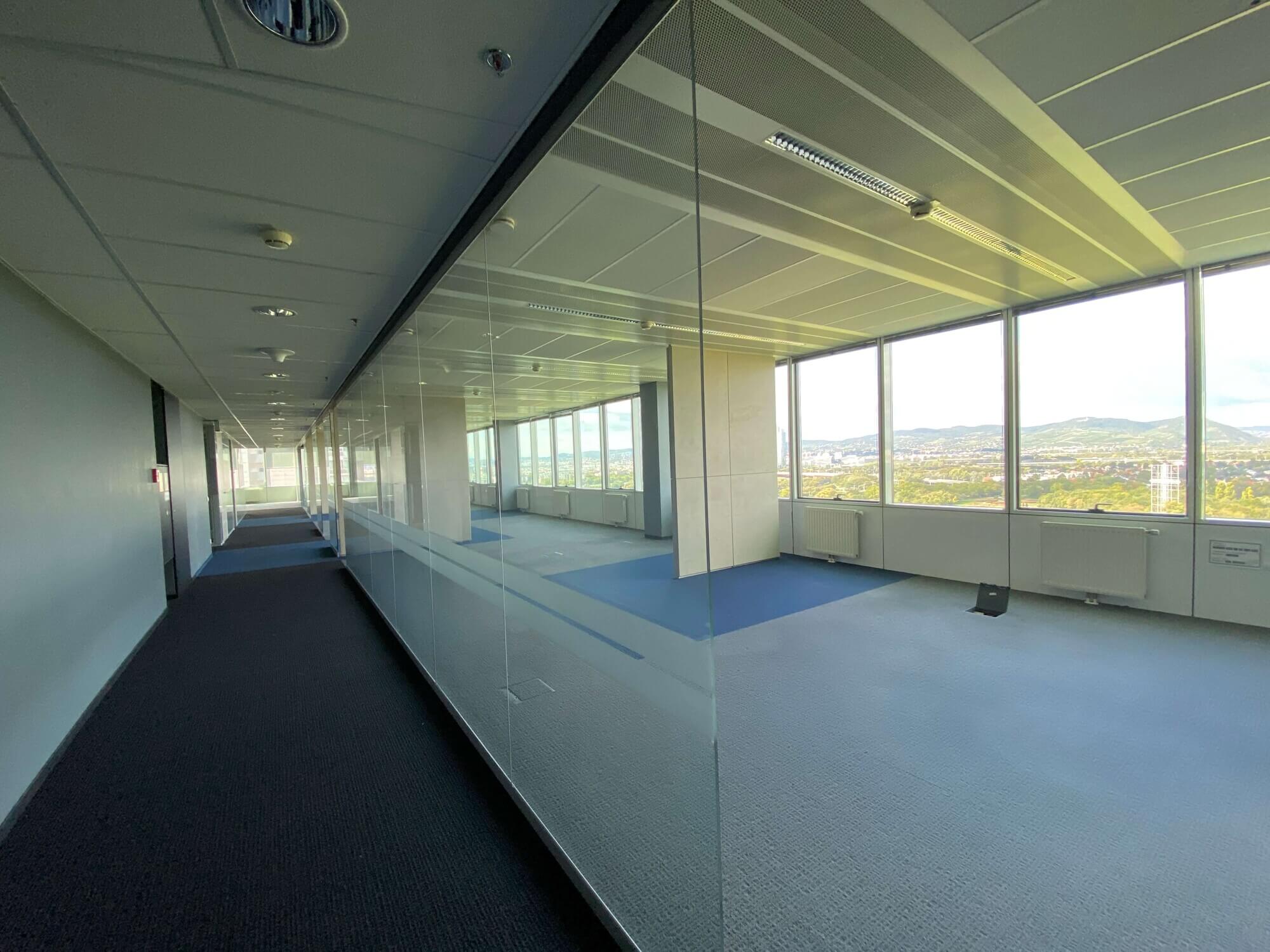 Moderne Büros mit Weitblick - SATURN TOWER