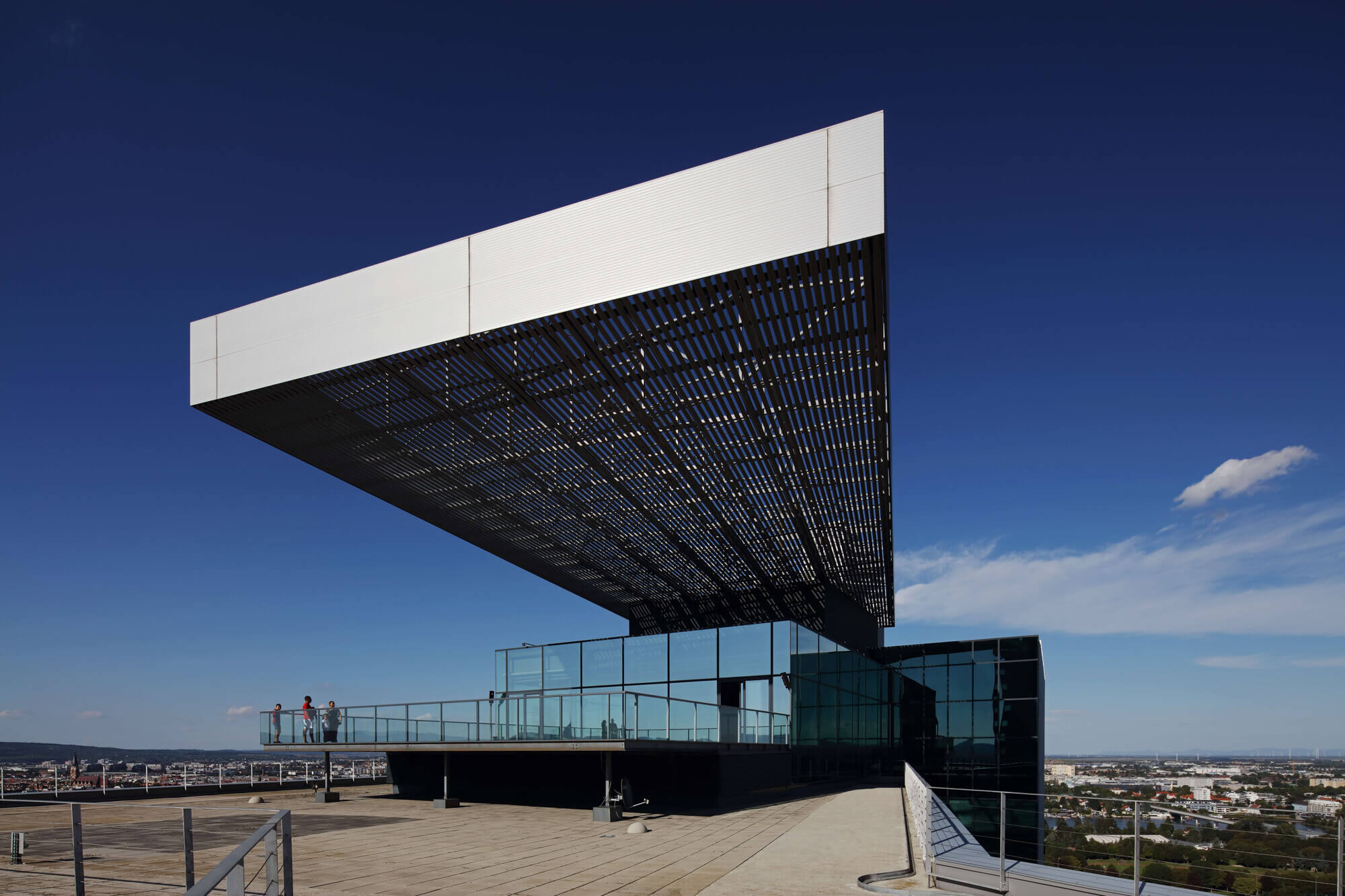 Moderne Büros mit Weitblick - SATURN TOWER