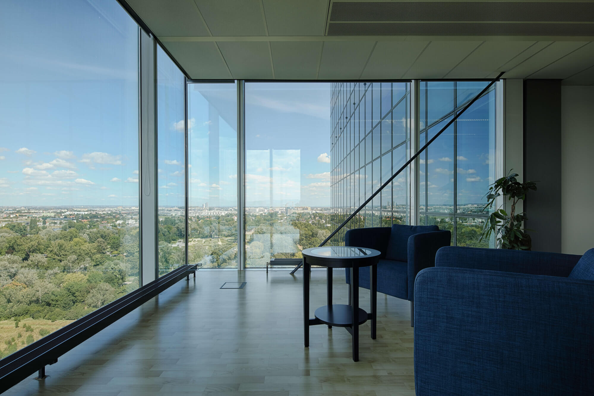 Moderne Büros mit Weitblick - SATURN TOWER