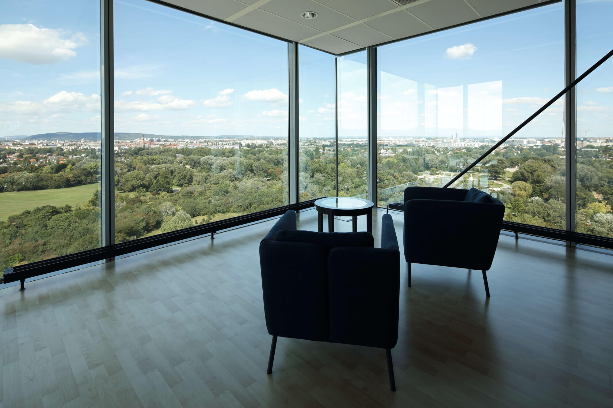 Moderne Büros mit Weitblick - SATURN TOWER