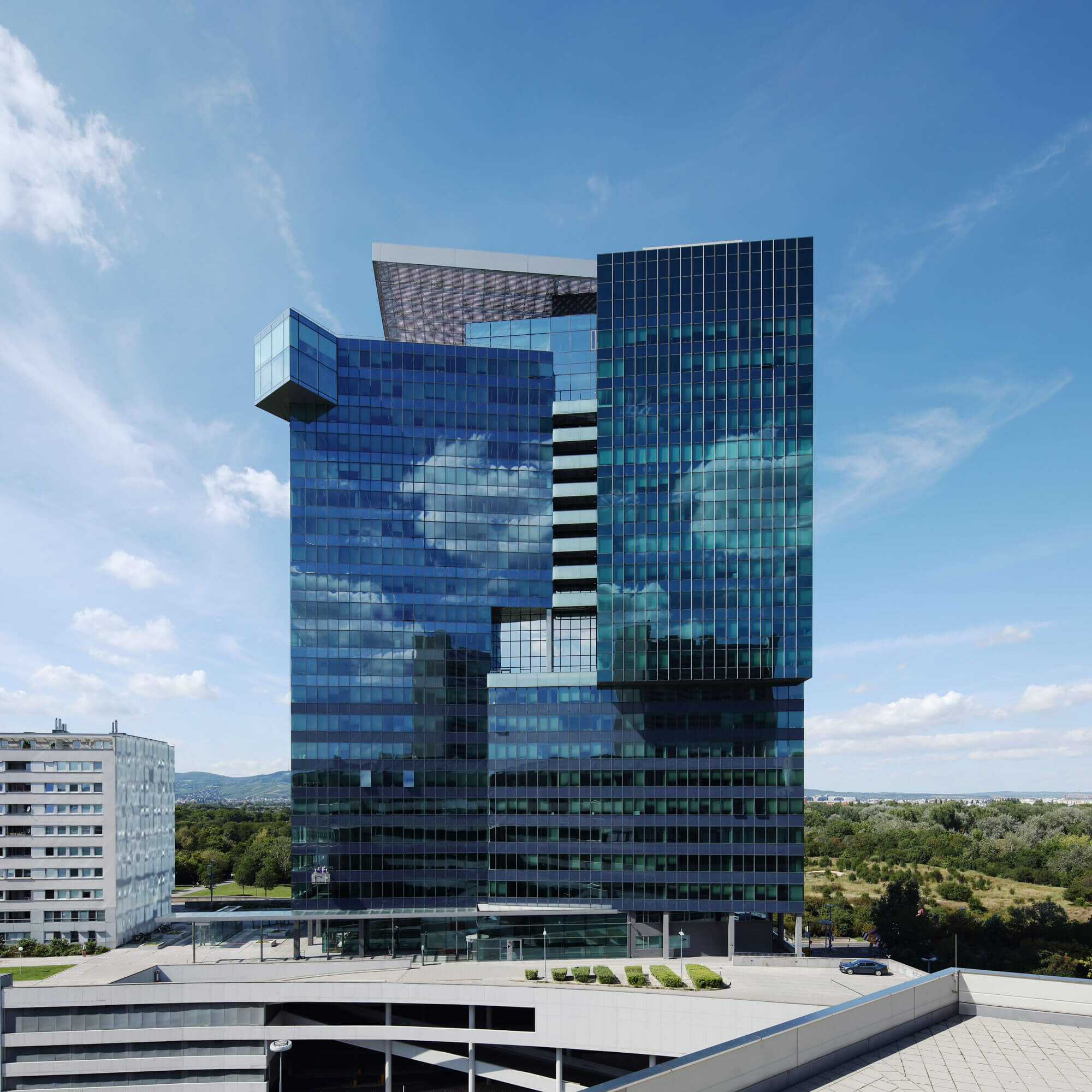 Moderne Büros mit Weitblick - SATURN TOWER