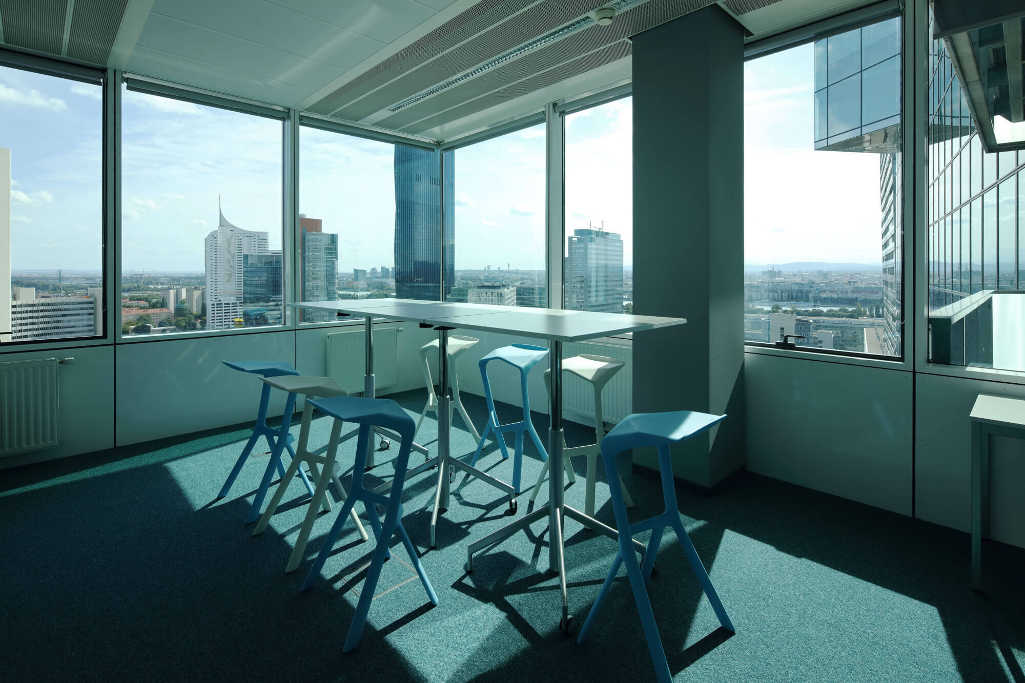 Moderne Büros mit Weitblick - SATURN TOWER