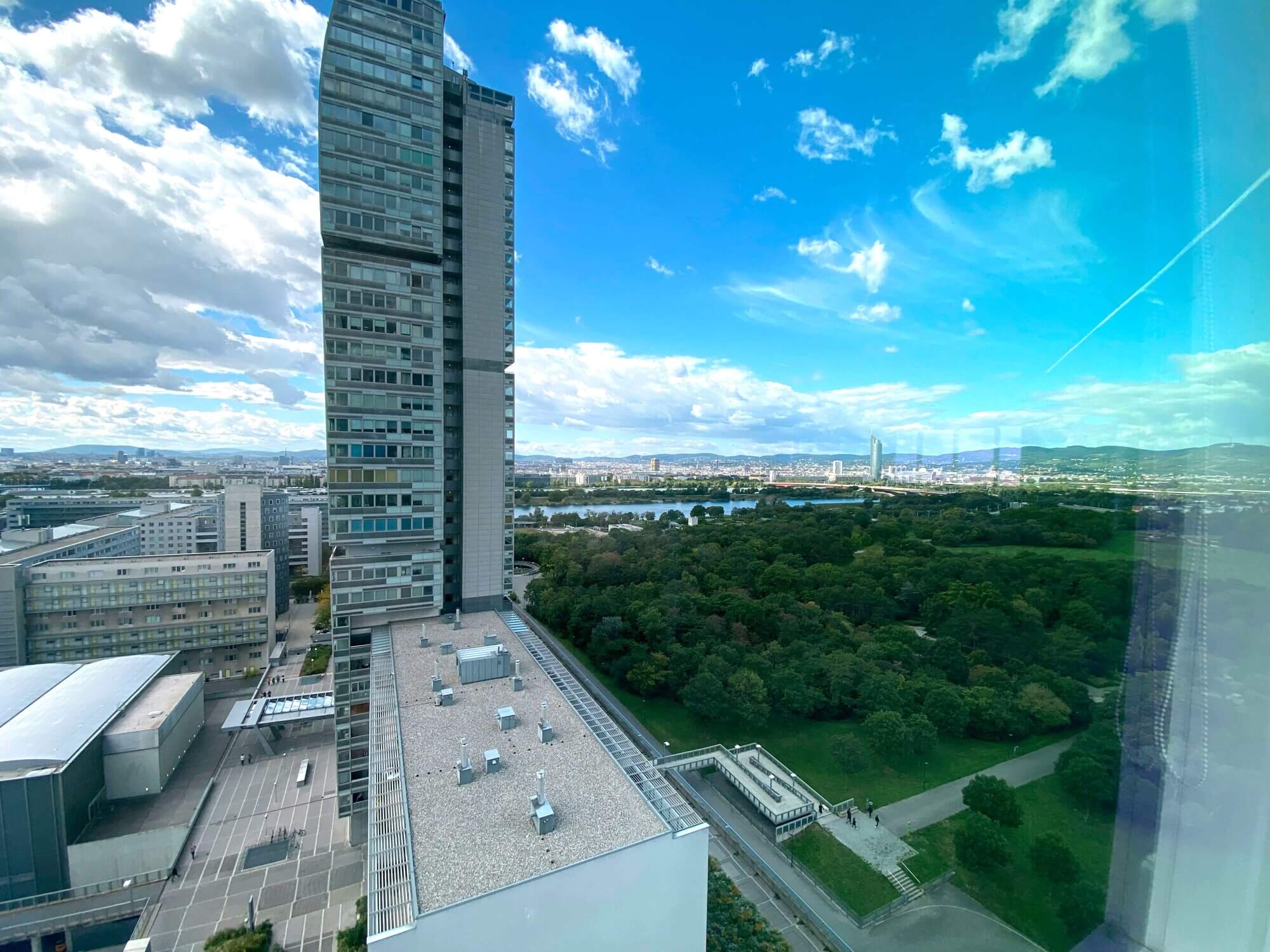 Moderne Büros mit Weitblick - SATURN TOWER