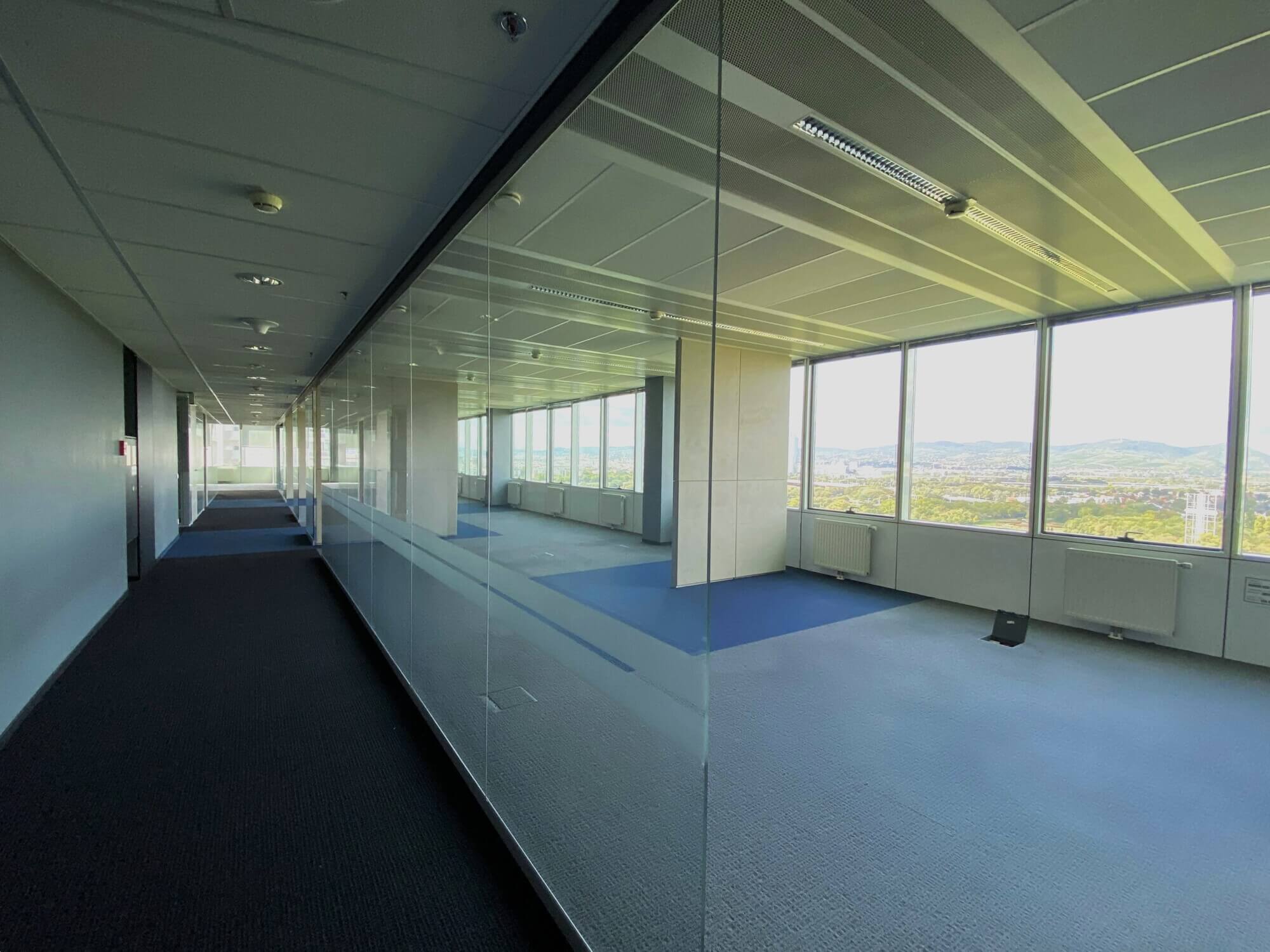 Moderne Büros mit Weitblick - SATURN TOWER