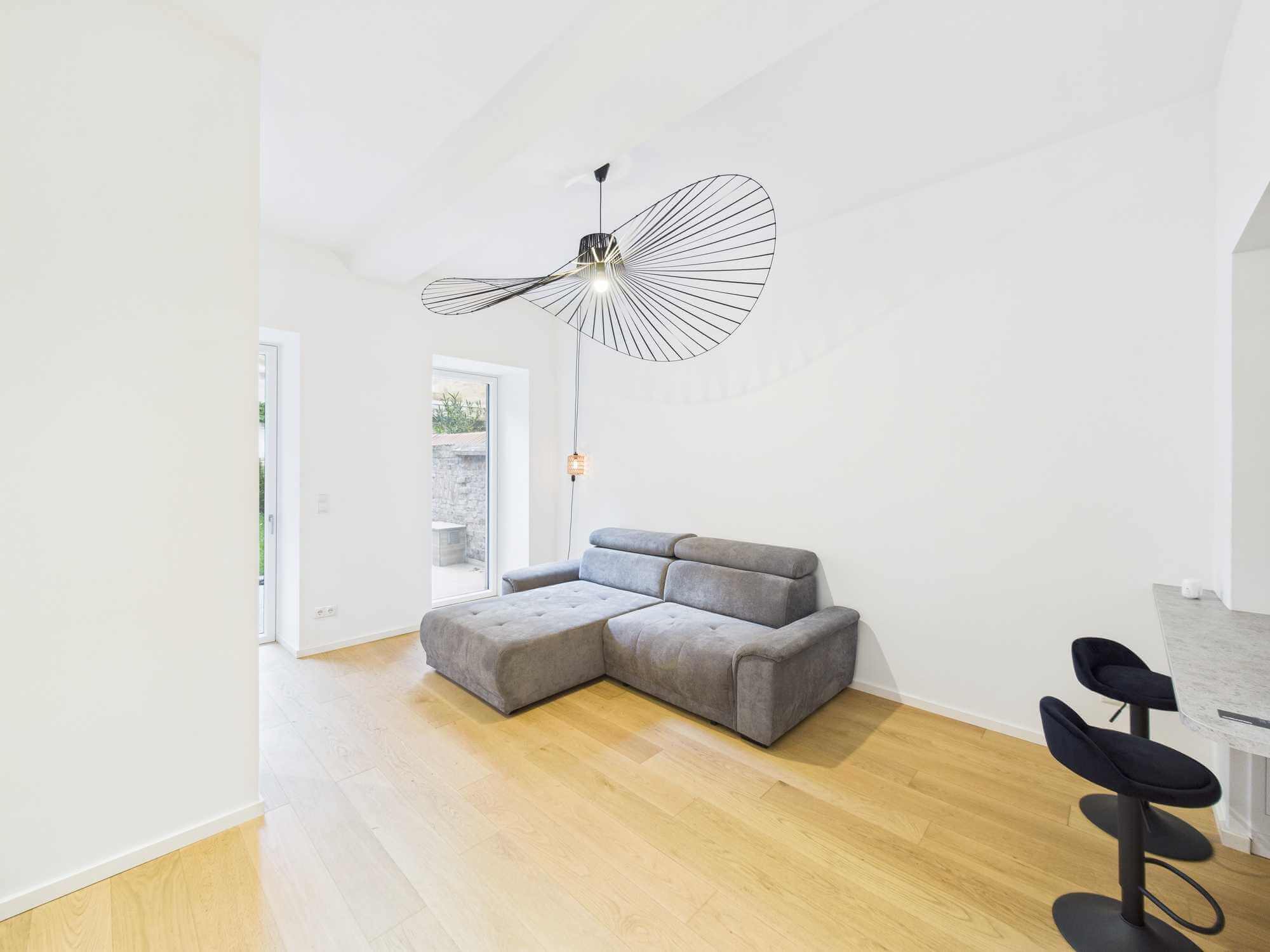 Moderne Gartenwohnung in Wien: Erdgeschoss mit Terrasse und Grünfläche