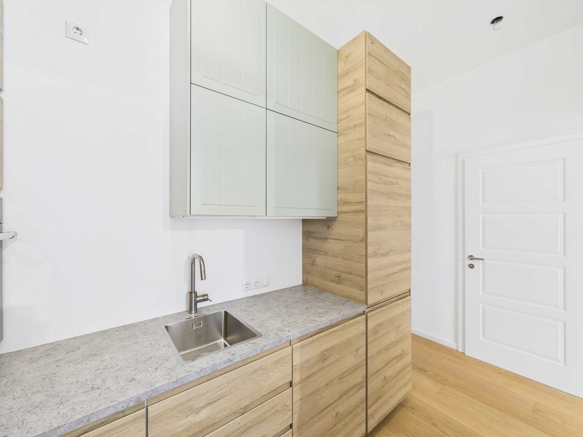 Moderne Gartenwohnung in Wien: Erdgeschoss mit Terrasse und Grünfläche