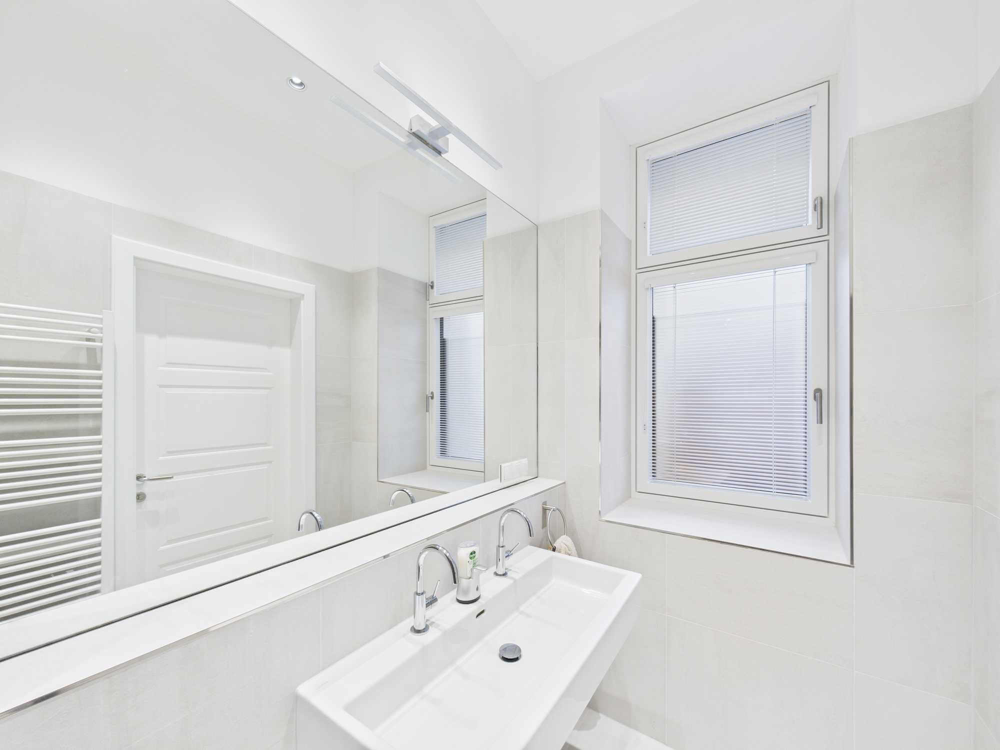 Moderne Gartenwohnung in Wien: Erdgeschoss mit Terrasse und Grünfläche