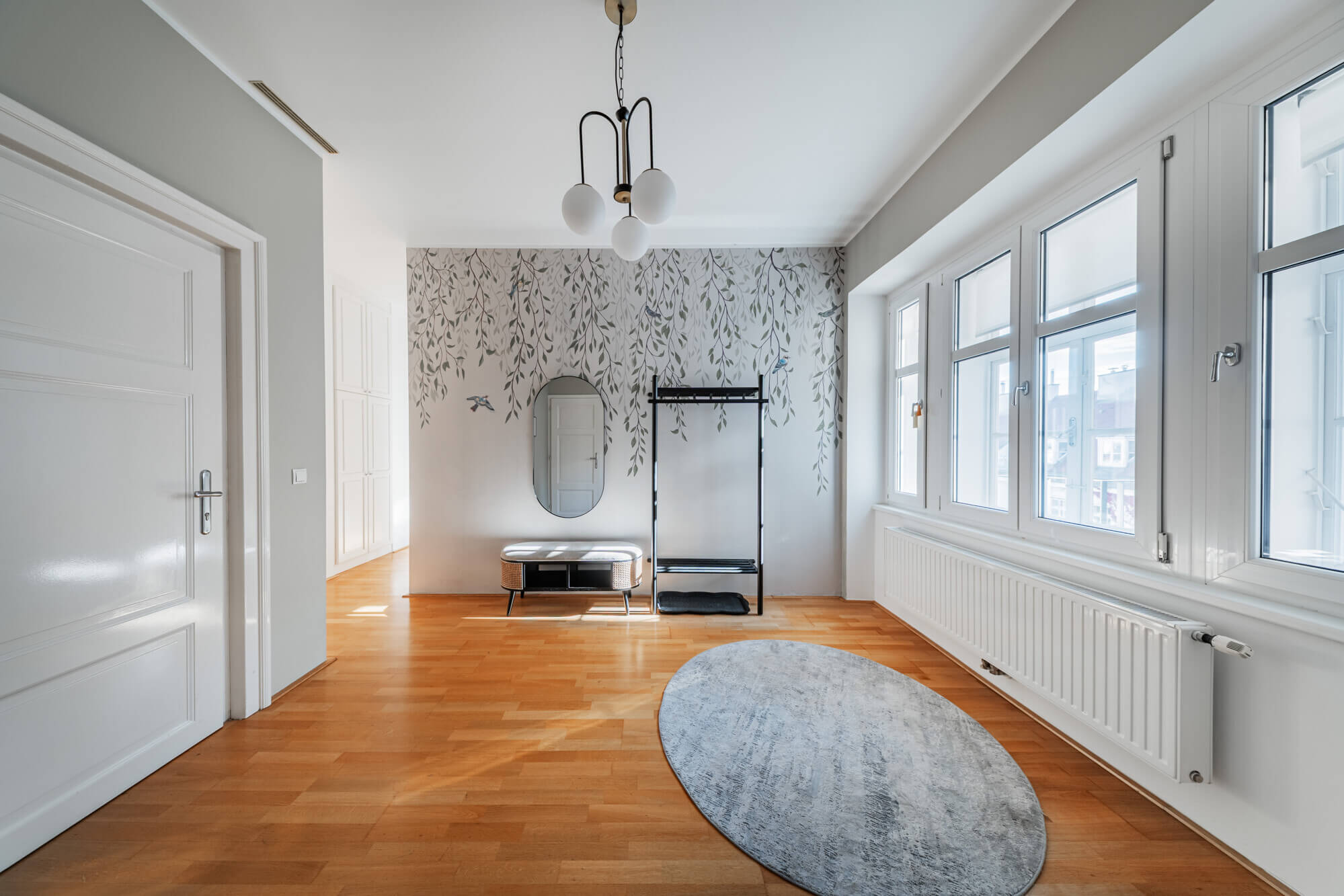 Komplett möblierte Dachgeschoß Wohnung mit 3 Schlafzimmern und Garagenplatz