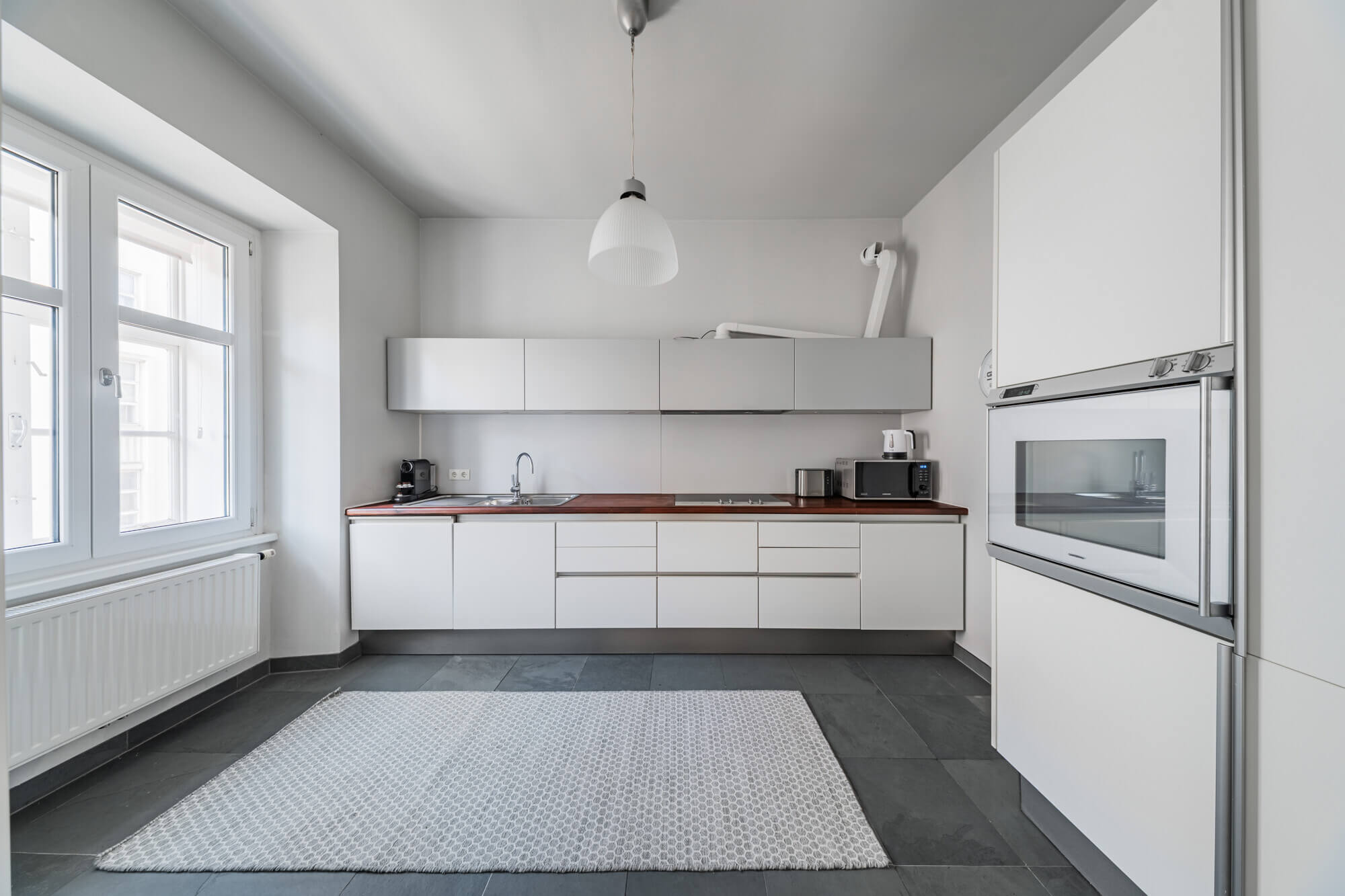 Komplett möblierte Dachgeschoß Wohnung mit 3 Schlafzimmern und Garagenplatz