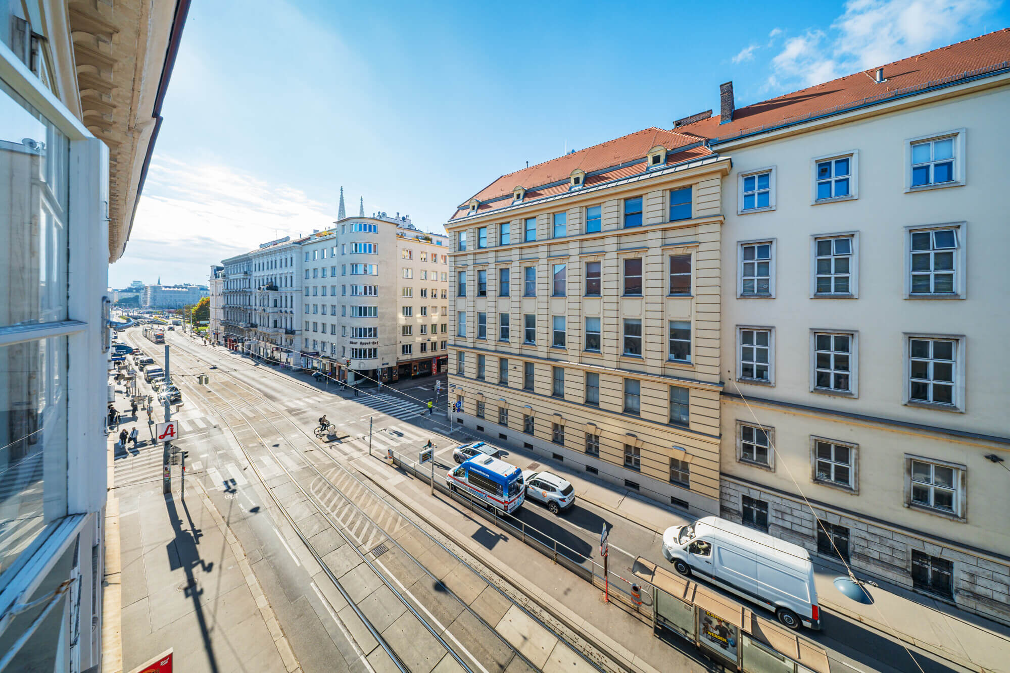 Komplett möblierte Dachgeschoß Wohnung mit 3 Schlafzimmern und Garagenplatz